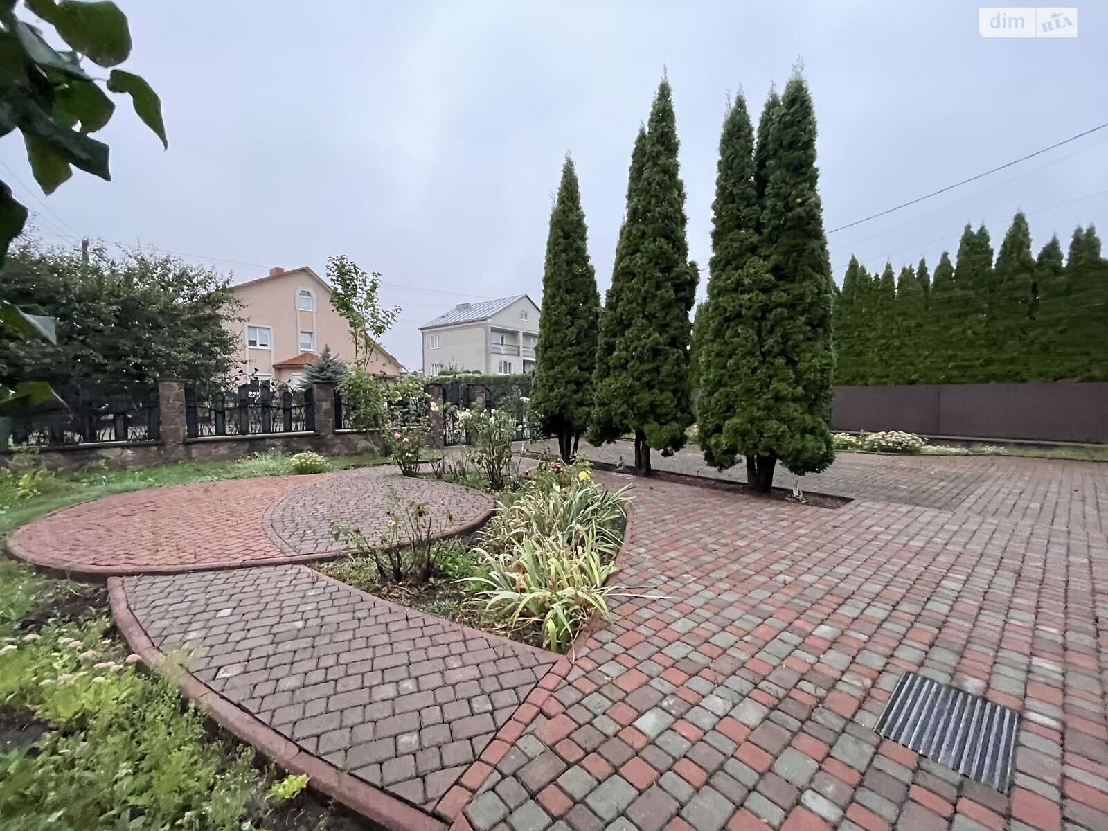 триповерховий будинок, 190 кв. м, цегла. Здається помісячно в Петрикові фото 1 триповерховий будинок, 190 кв. м, цегла. Здається помісячно в Петрикові фото 1