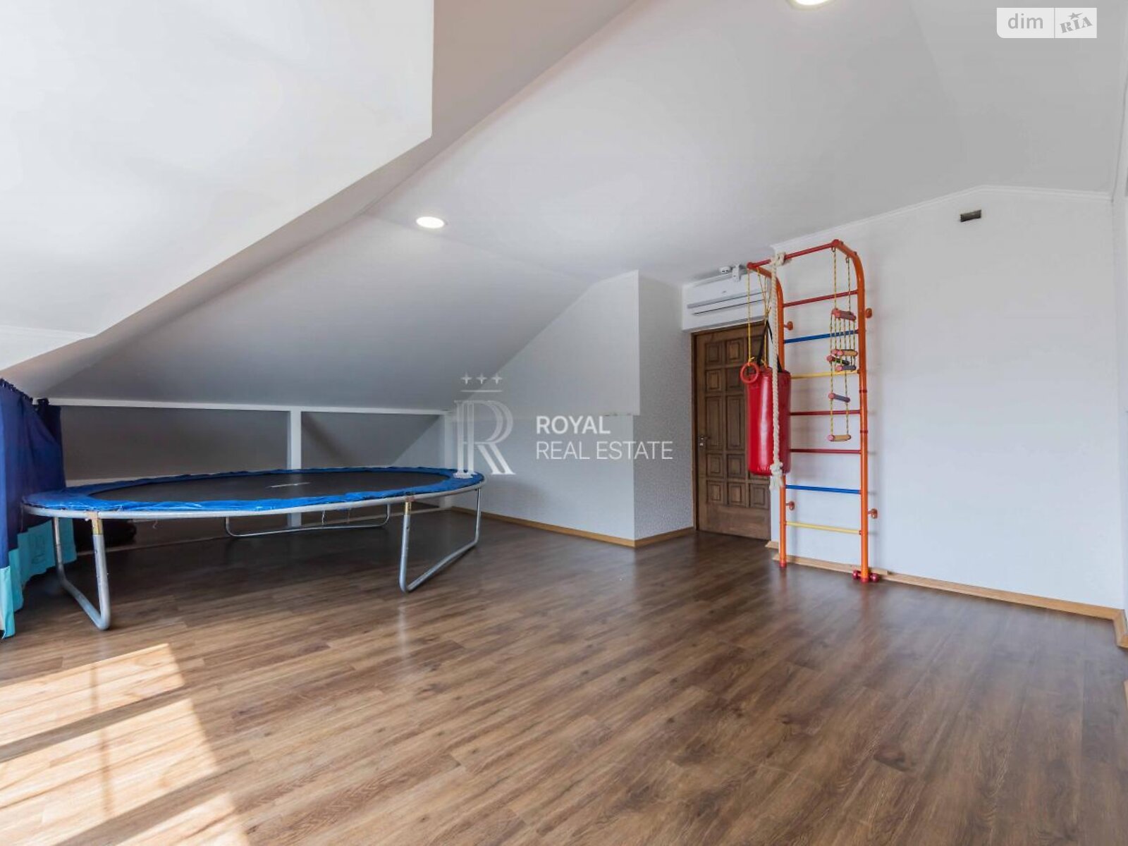 двоповерховий будинок з гаражем, 297.2 кв. м, цегла. Здається помісячно в Петропавлівській Борщагівці фото 1 двоповерховий будинок з гаражем, 297.2 кв. м, цегла. Здається помісячно в Петропавлівській Борщагівці фото 1