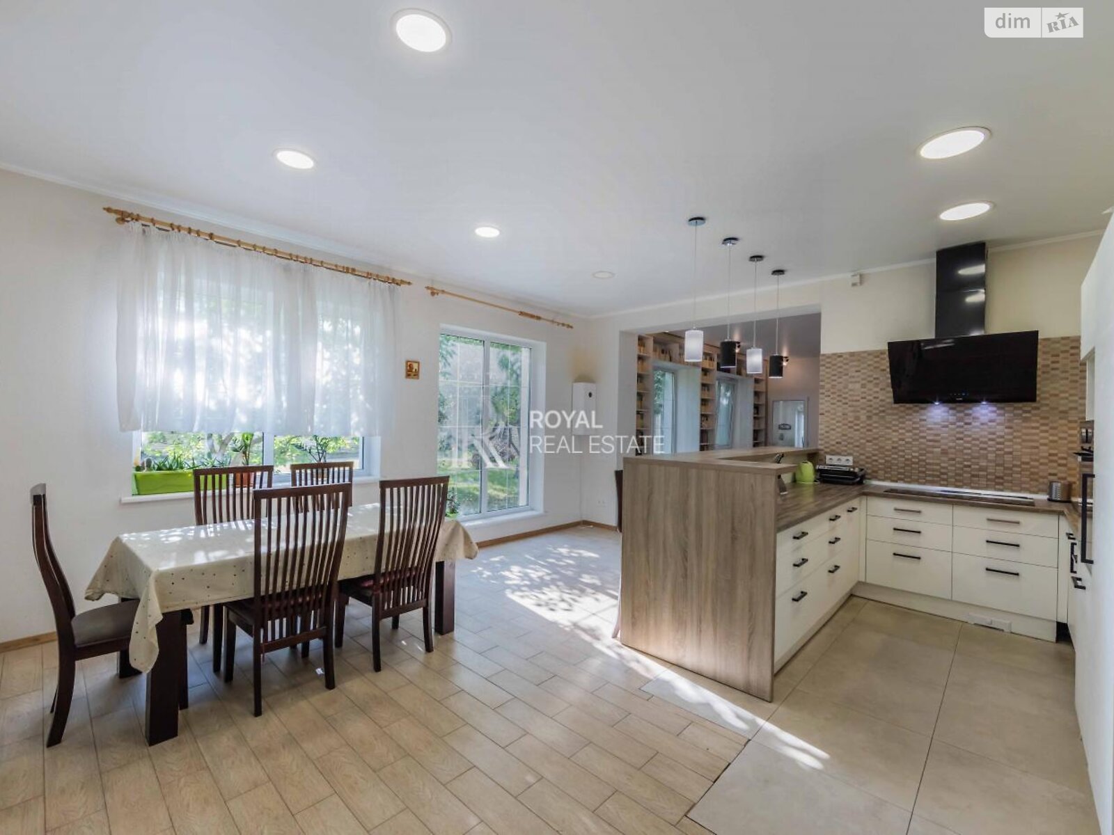 двоповерховий будинок з гаражем, 297.2 кв. м, цегла. Здається помісячно в Петропавлівській Борщагівці фото 1 двоповерховий будинок з гаражем, 297.2 кв. м, цегла. Здається помісячно в Петропавлівській Борщагівці фото 1