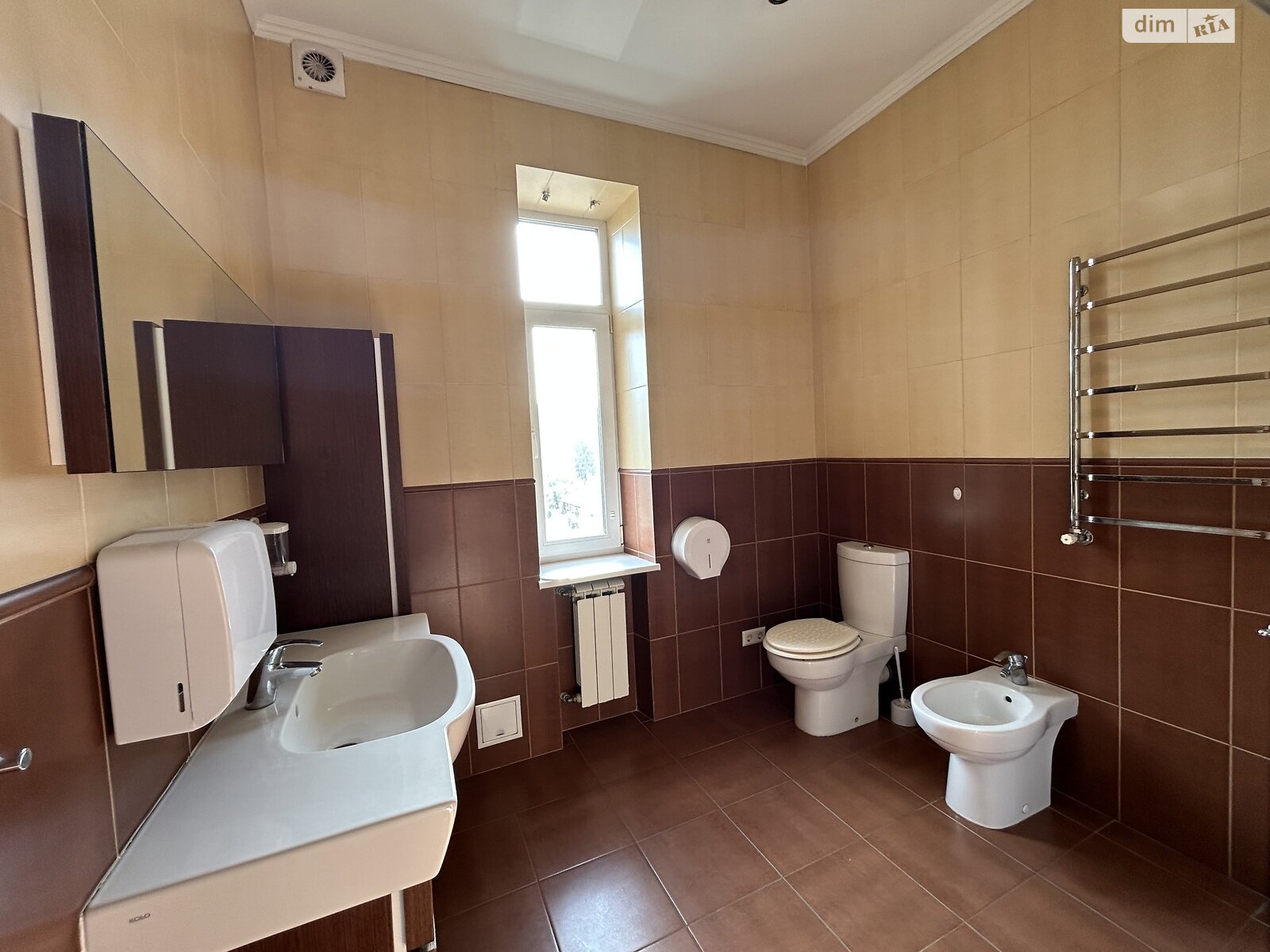 триповерховий будинок з гаражем, 300 кв. м, кирпич. Здається помісячно в Петропавлівській Борщагівці фото 1 триповерховий будинок з гаражем, 300 кв. м, кирпич. Здається помісячно в Петропавлівській Борщагівці фото 1