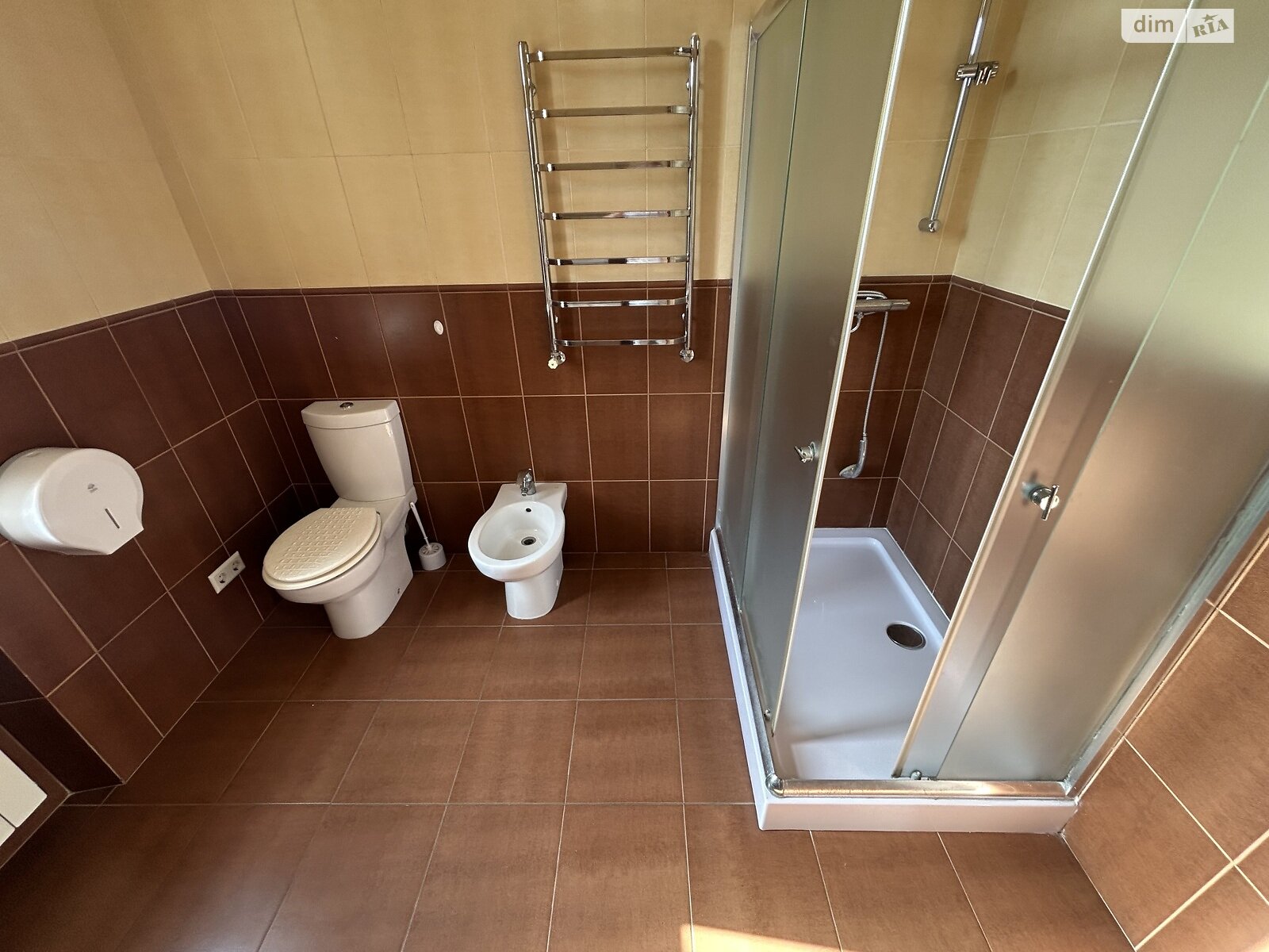триповерховий будинок з гаражем, 300 кв. м, кирпич. Здається помісячно в Петропавлівській Борщагівці фото 1 триповерховий будинок з гаражем, 300 кв. м, кирпич. Здається помісячно в Петропавлівській Борщагівці фото 1
