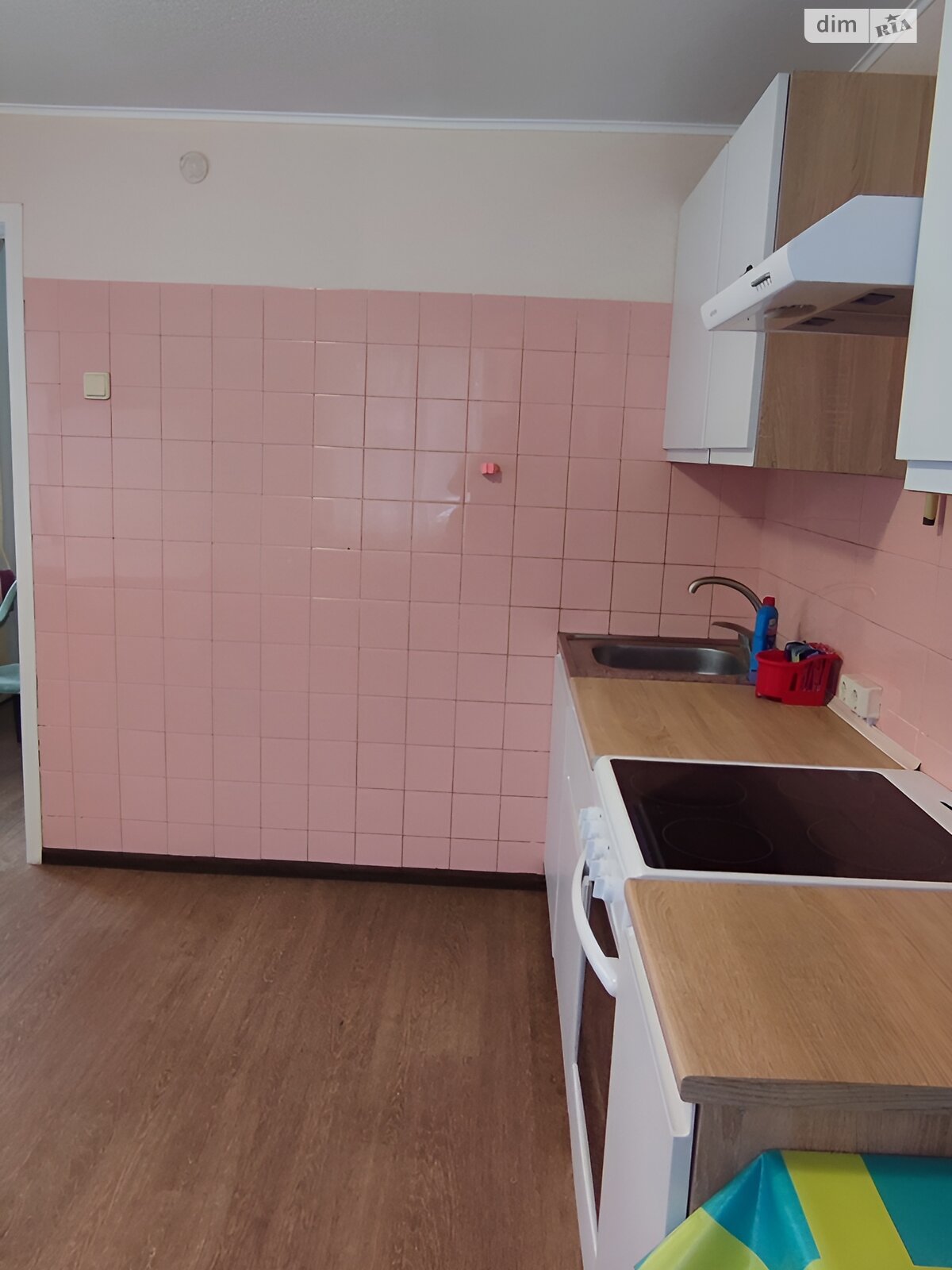 триповерховий будинок з балконом, 150 кв. м, кирпич. Здається помісячно в Петрушках фото 1 триповерховий будинок з балконом, 150 кв. м, кирпич. Здається помісячно в Петрушках фото 1
