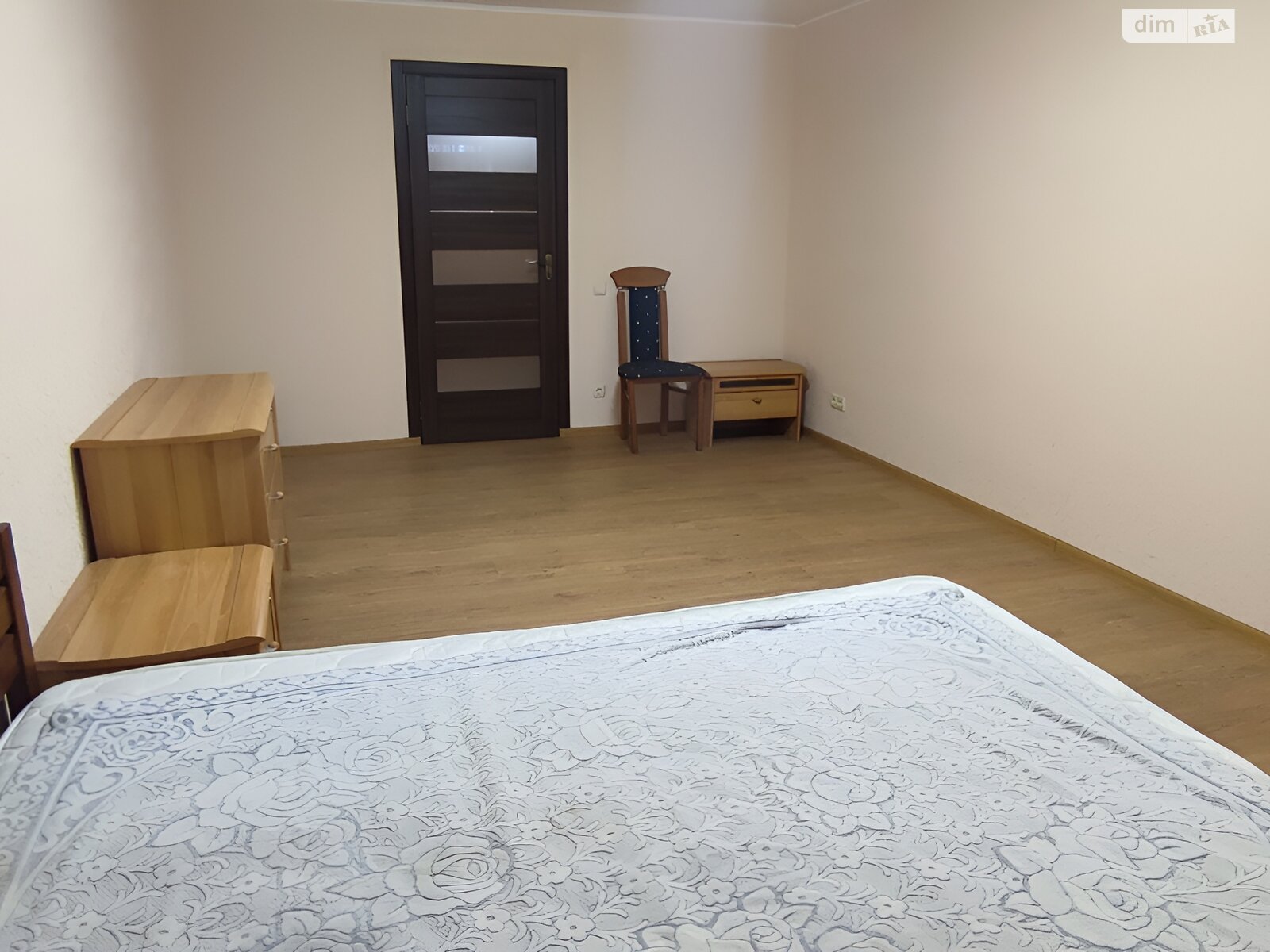 триповерховий будинок з балконом, 150 кв. м, кирпич. Здається помісячно в Петрушках фото 1 триповерховий будинок з балконом, 150 кв. м, кирпич. Здається помісячно в Петрушках фото 1