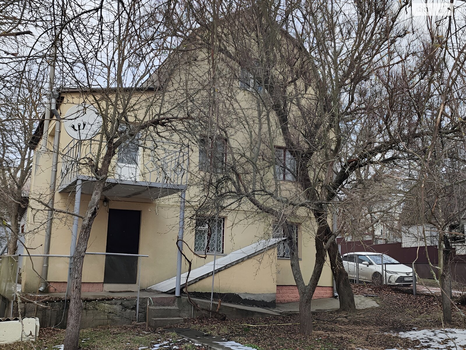 триповерховий будинок з балконом, 150 кв. м, кирпич. Здається помісячно в Петрушках фото 1 триповерховий будинок з балконом, 150 кв. м, кирпич. Здається помісячно в Петрушках фото 1