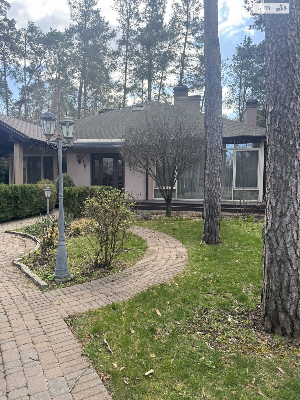 двоповерховий будинок з верандою, 265 кв. м, цегла. Здається помісячно в Плютах фото 1 двоповерховий будинок з верандою, 265 кв. м, цегла. Здається помісячно в Плютах фото 1