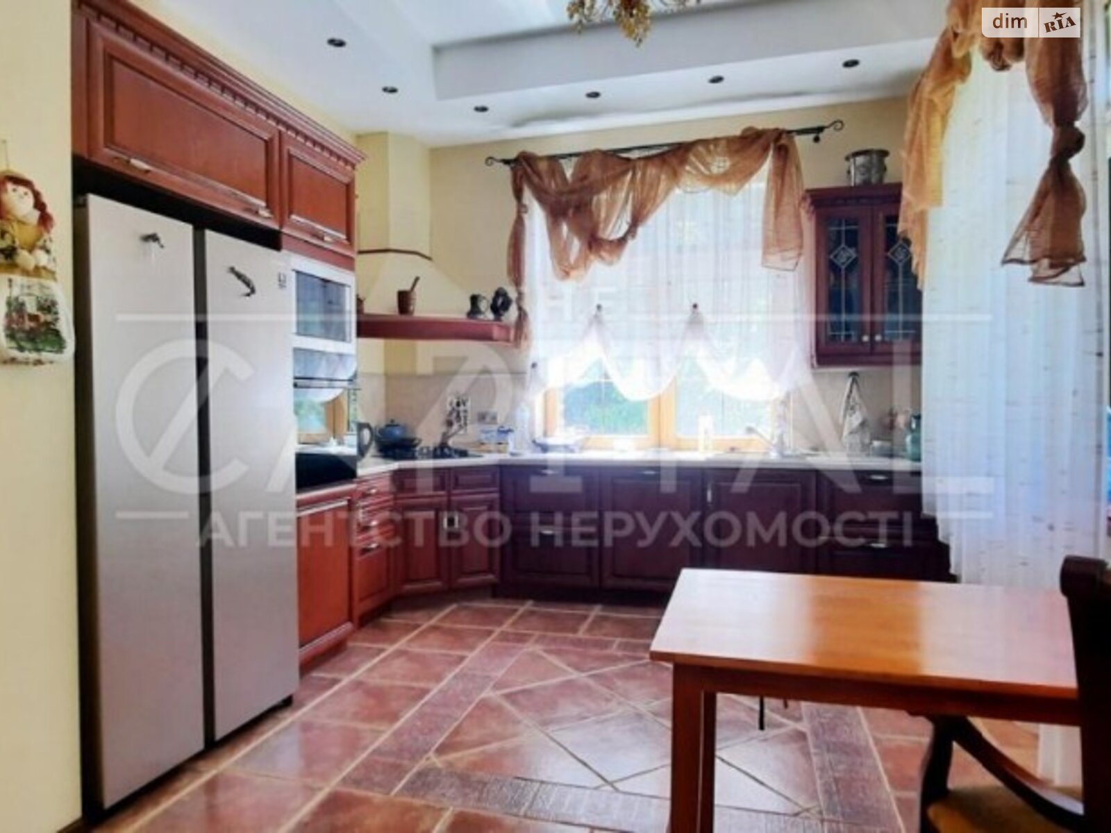 двоповерховий будинок з ремонтом, 360 кв. м, цегла. Здається помісячно в Плютах фото 1 двоповерховий будинок з ремонтом, 360 кв. м, цегла. Здається помісячно в Плютах фото 1