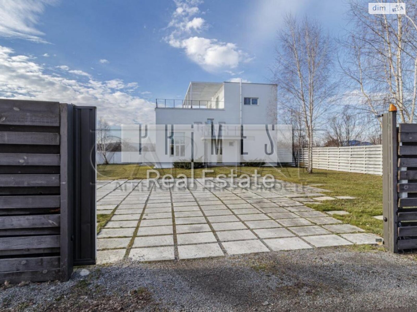 трехэтажный дом, 350 кв. м, кирпич. Сдается помесячно в Подгорцах фото 1 трехэтажный дом, 350 кв. м, кирпич. Сдается помесячно в Подгорцах фото 1