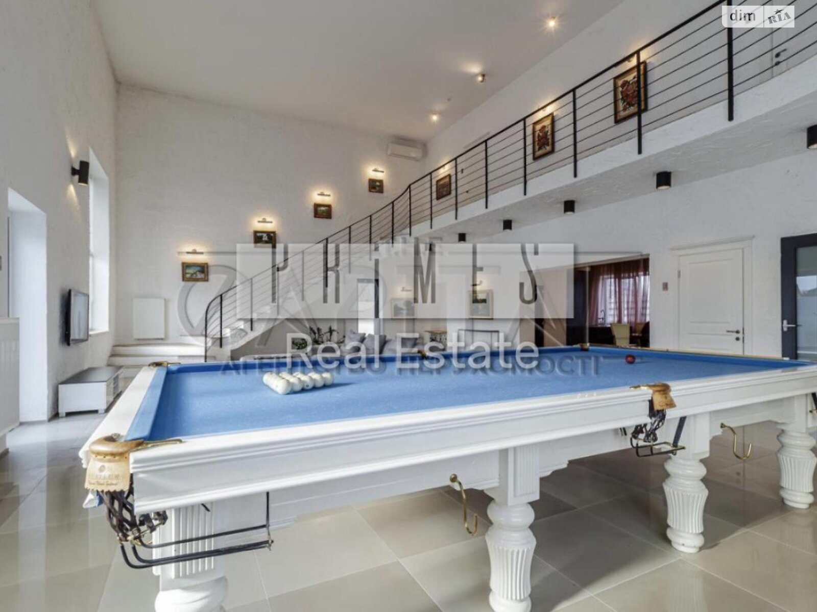 трехэтажный дом, 350 кв. м, кирпич. Сдается помесячно в Подгорцах фото 1 трехэтажный дом, 350 кв. м, кирпич. Сдается помесячно в Подгорцах фото 1