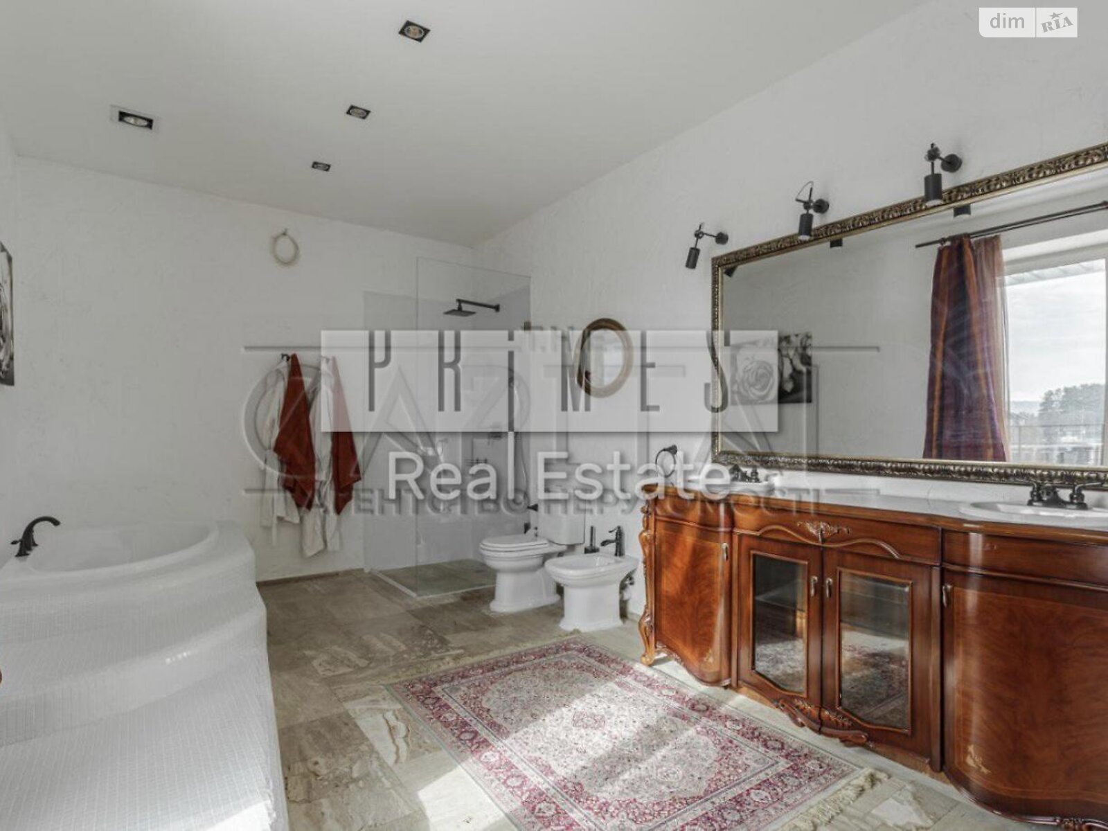 трехэтажный дом, 350 кв. м, кирпич. Сдается помесячно в Подгорцах фото 1 трехэтажный дом, 350 кв. м, кирпич. Сдается помесячно в Подгорцах фото 1