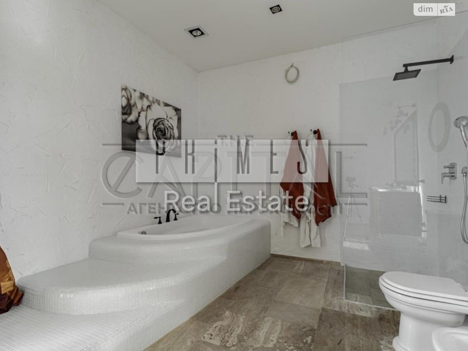 трехэтажный дом, 350 кв. м, кирпич. Сдается помесячно в Подгорцах фото 1 трехэтажный дом, 350 кв. м, кирпич. Сдается помесячно в Подгорцах фото 1