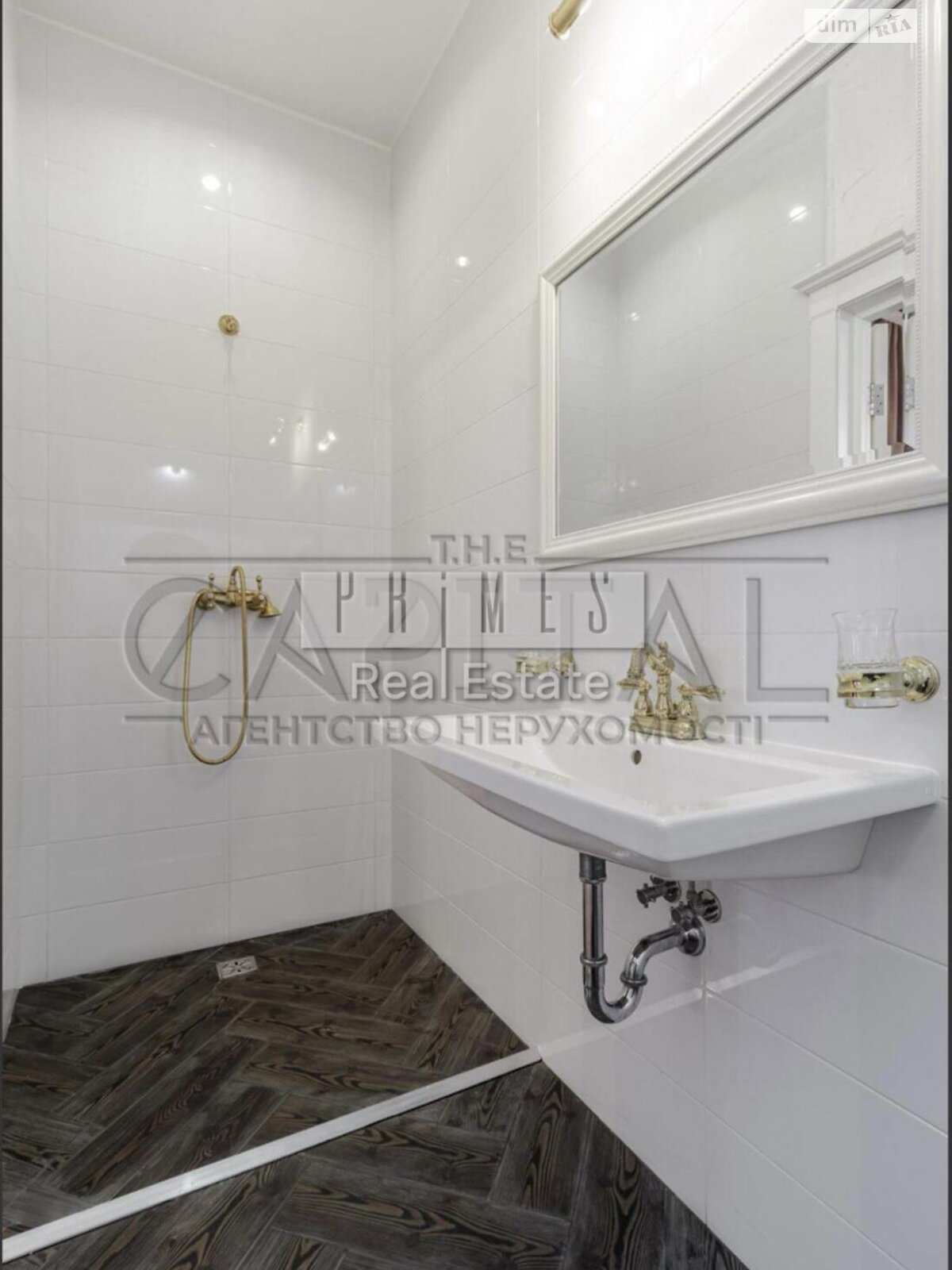 трехэтажный дом, 350 кв. м, кирпич. Сдается помесячно в Подгорцах фото 1 трехэтажный дом, 350 кв. м, кирпич. Сдается помесячно в Подгорцах фото 1