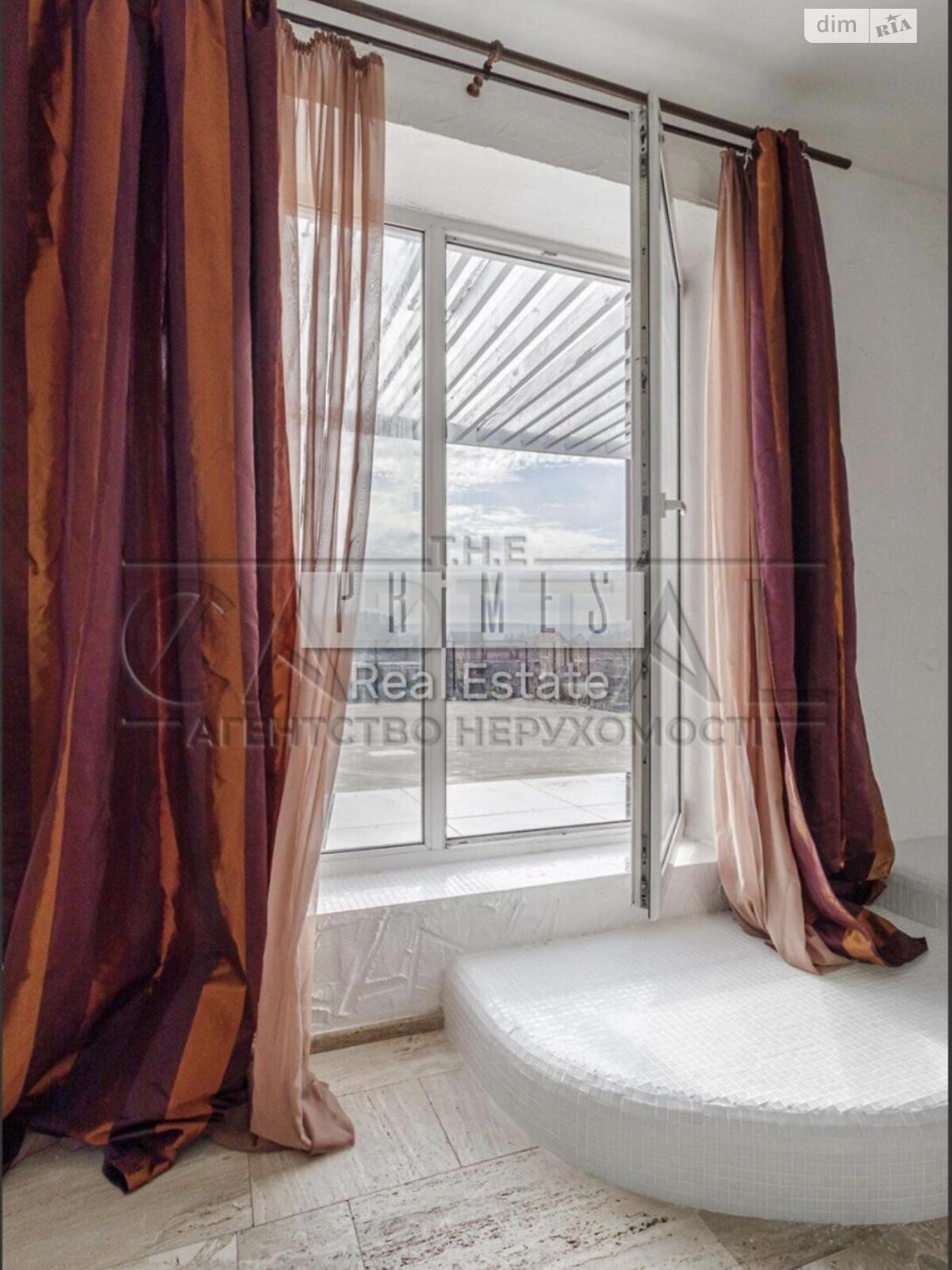 трехэтажный дом, 350 кв. м, кирпич. Сдается помесячно в Подгорцах фото 1 трехэтажный дом, 350 кв. м, кирпич. Сдается помесячно в Подгорцах фото 1