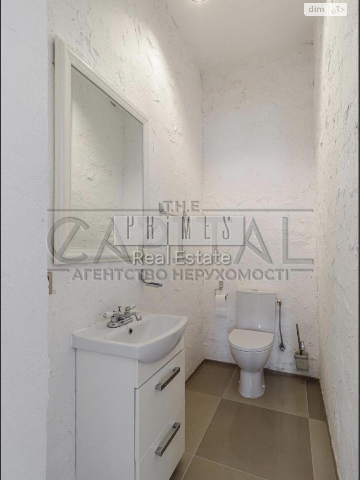 трехэтажный дом, 350 кв. м, кирпич. Сдается помесячно в Подгорцах фото 1 трехэтажный дом, 350 кв. м, кирпич. Сдается помесячно в Подгорцах фото 1