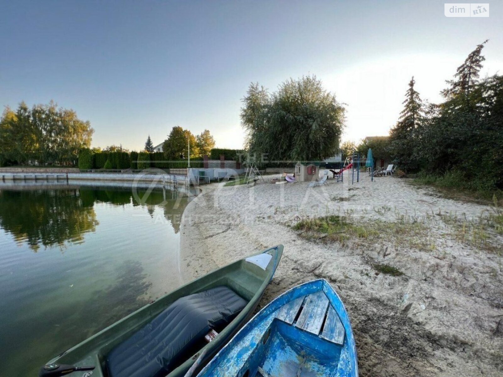 двухэтажный дом, 230 кв. м, кирпич. Сдается помесячно в Подгорцах фото 1