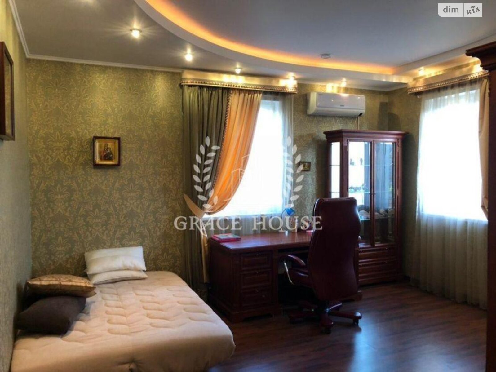 триповерховий будинок з гаражем, 450 кв. м, цегла. Здається помісячно в Підгірцях фото 1 триповерховий будинок з гаражем, 450 кв. м, цегла. Здається помісячно в Підгірцях фото 1