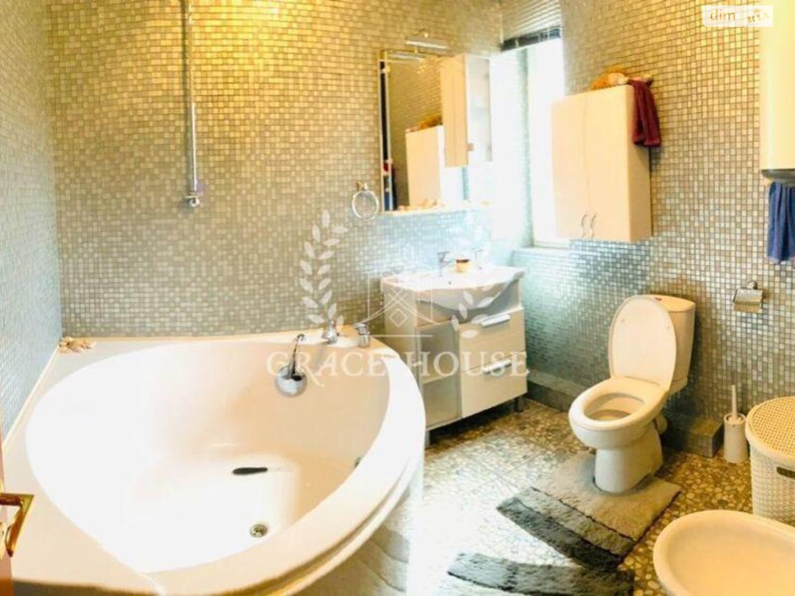 триповерховий будинок з гаражем, 450 кв. м, цегла. Здається помісячно в Підгірцях фото 1 триповерховий будинок з гаражем, 450 кв. м, цегла. Здається помісячно в Підгірцях фото 1