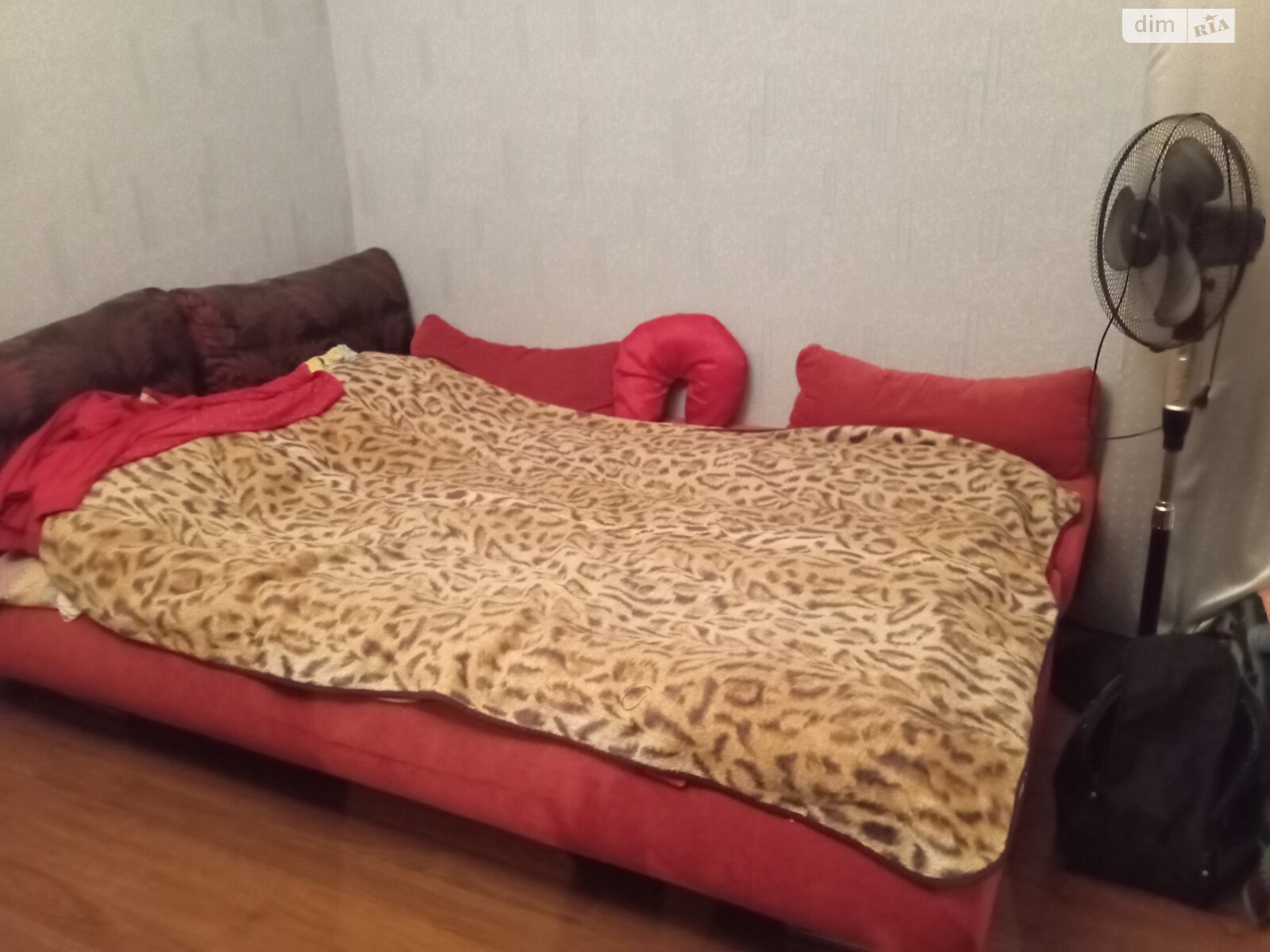 трехэтажный дом с гаражом, 66 кв. м, кирпич. Сдается помесячно в Подгорцах фото 1