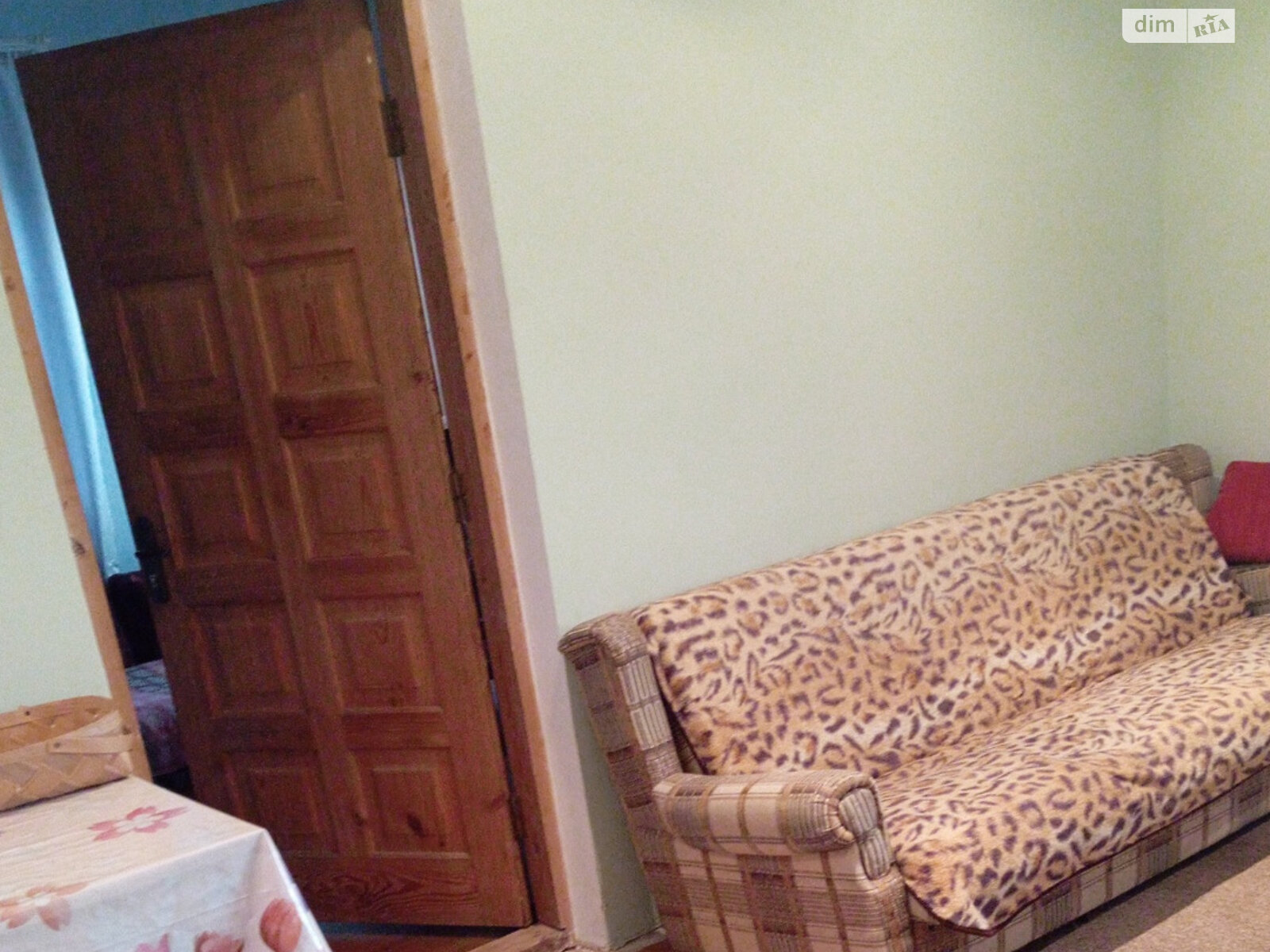 трехэтажный дом с гаражом, 66 кв. м, кирпич. Сдается помесячно в Подгорцах фото 1