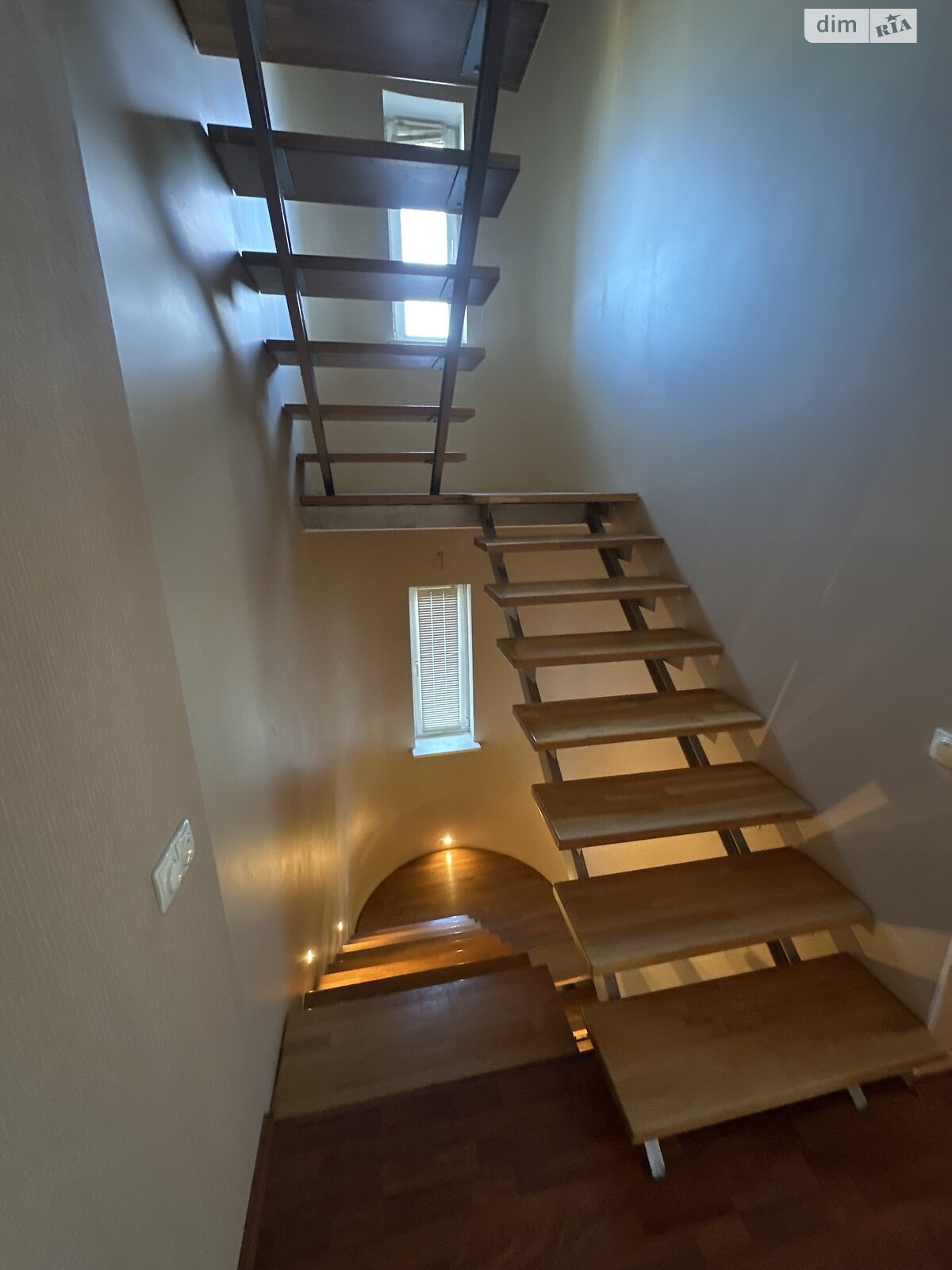 трехэтажный дом, 250 кв. м, кирпич. Сдается помесячно в Подгорцах фото 1 трехэтажный дом, 250 кв. м, кирпич. Сдается помесячно в Подгорцах фото 1