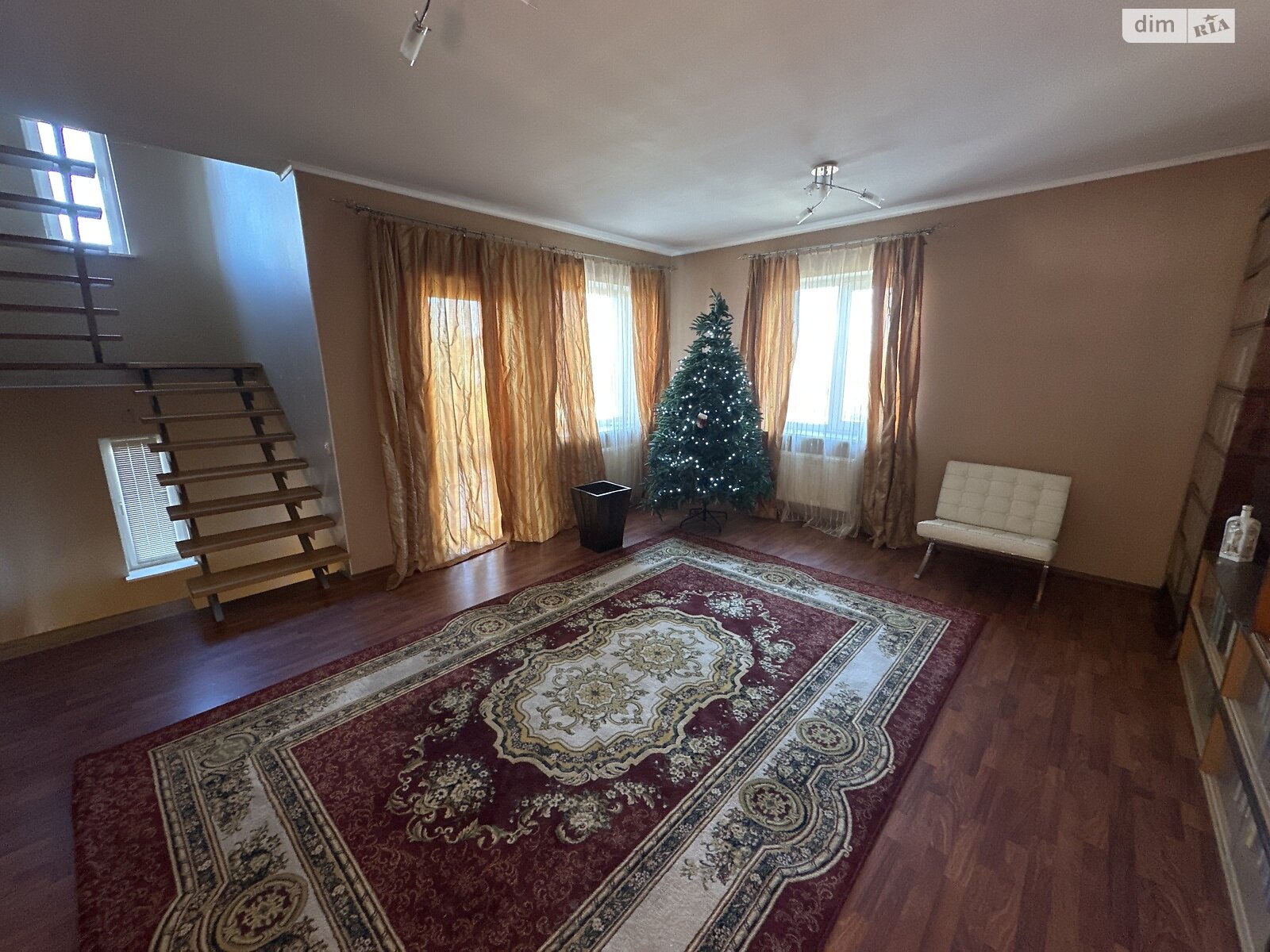 трехэтажный дом, 250 кв. м, кирпич. Сдается помесячно в Подгорцах фото 1 трехэтажный дом, 250 кв. м, кирпич. Сдается помесячно в Подгорцах фото 1