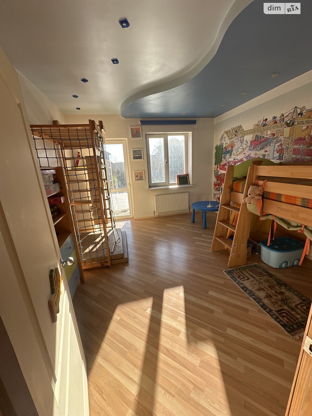 трехэтажный дом, 250 кв. м, кирпич. Сдается помесячно в Подгорцах фото 1 трехэтажный дом, 250 кв. м, кирпич. Сдается помесячно в Подгорцах фото 1