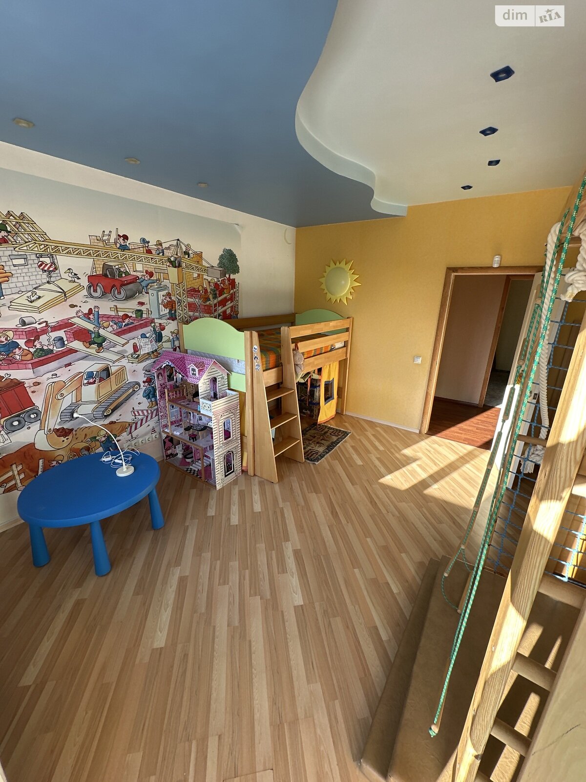 трехэтажный дом, 250 кв. м, кирпич. Сдается помесячно в Подгорцах фото 1 трехэтажный дом, 250 кв. м, кирпич. Сдается помесячно в Подгорцах фото 1