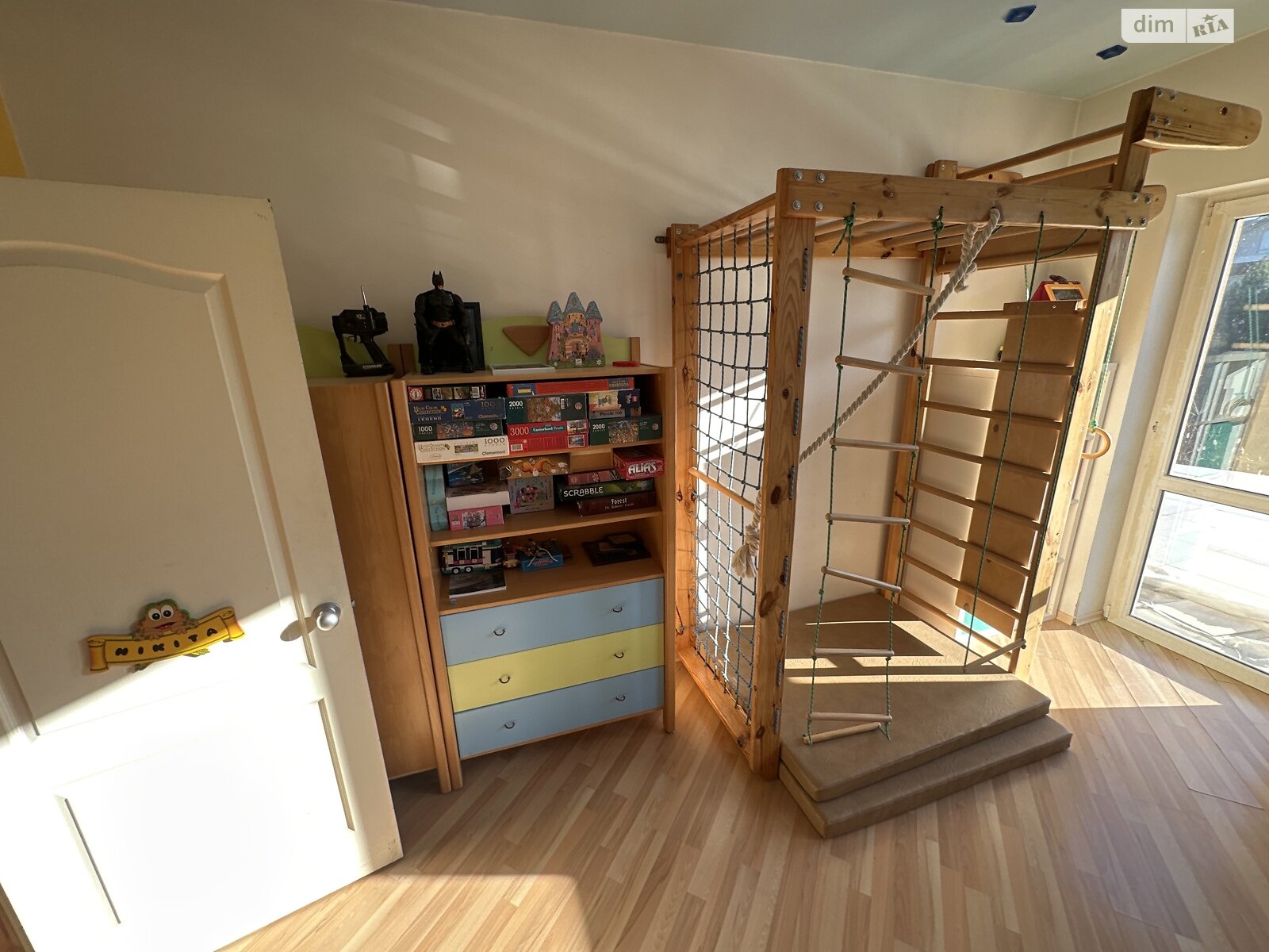 трехэтажный дом, 250 кв. м, кирпич. Сдается помесячно в Подгорцах фото 1 трехэтажный дом, 250 кв. м, кирпич. Сдается помесячно в Подгорцах фото 1