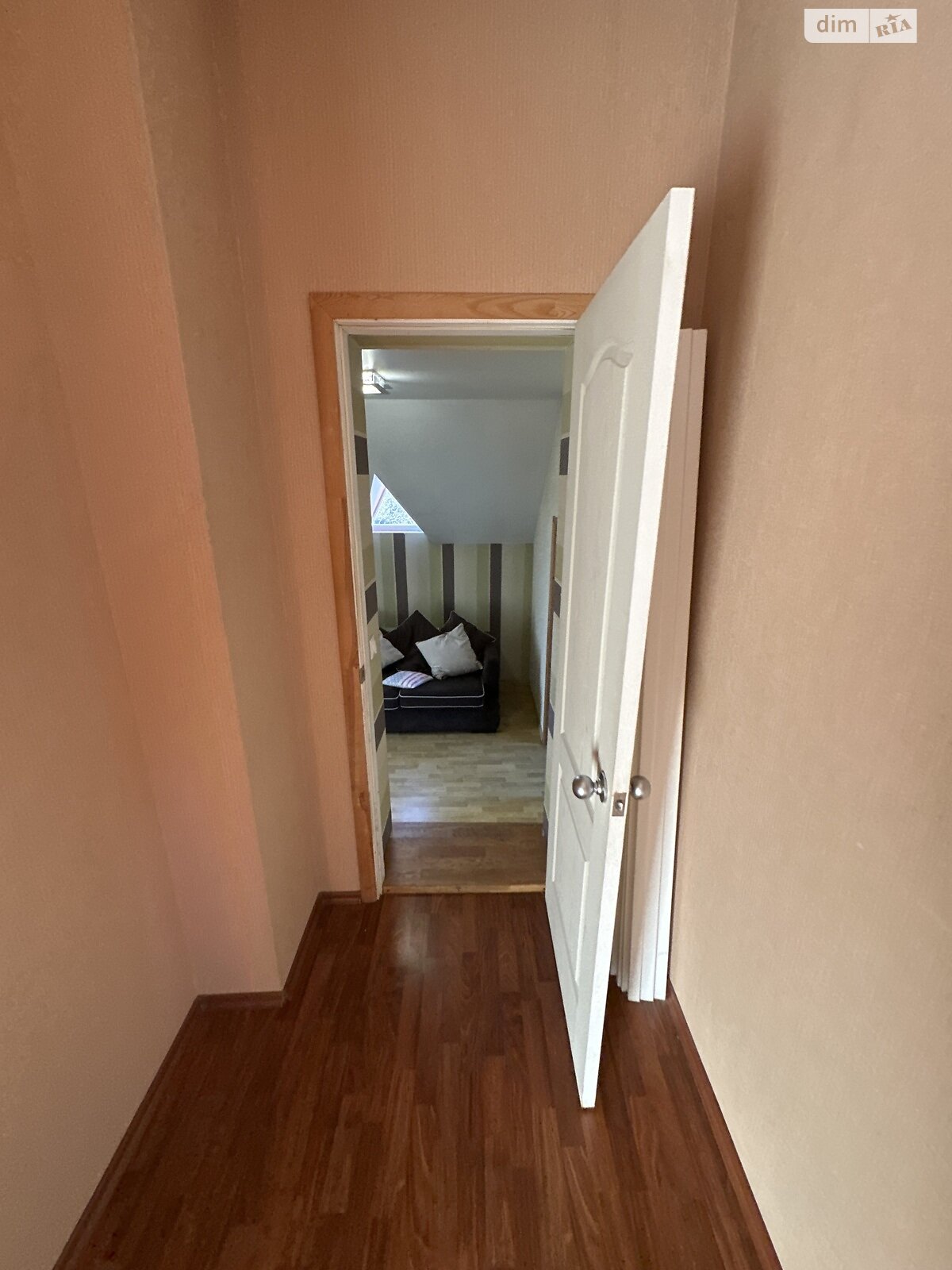 трехэтажный дом, 250 кв. м, кирпич. Сдается помесячно в Подгорцах фото 1 трехэтажный дом, 250 кв. м, кирпич. Сдается помесячно в Подгорцах фото 1