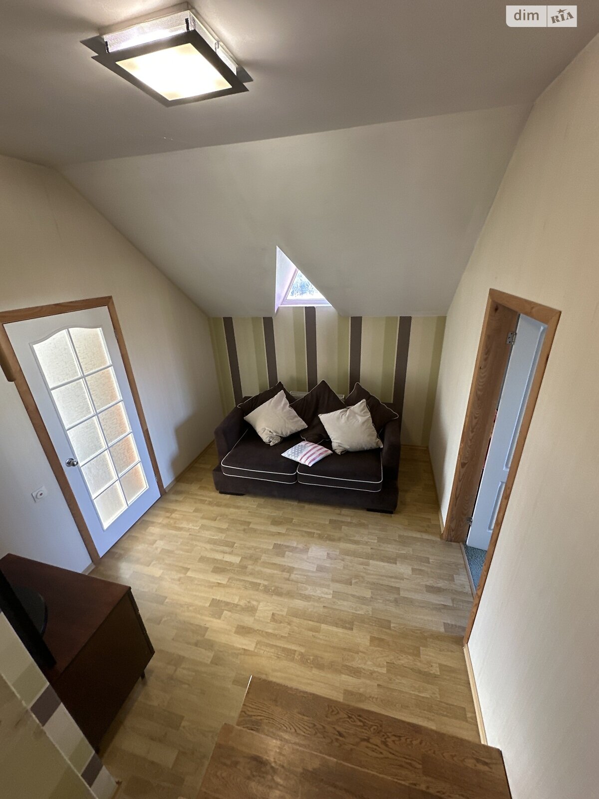 трехэтажный дом, 250 кв. м, кирпич. Сдается помесячно в Подгорцах фото 1 трехэтажный дом, 250 кв. м, кирпич. Сдается помесячно в Подгорцах фото 1