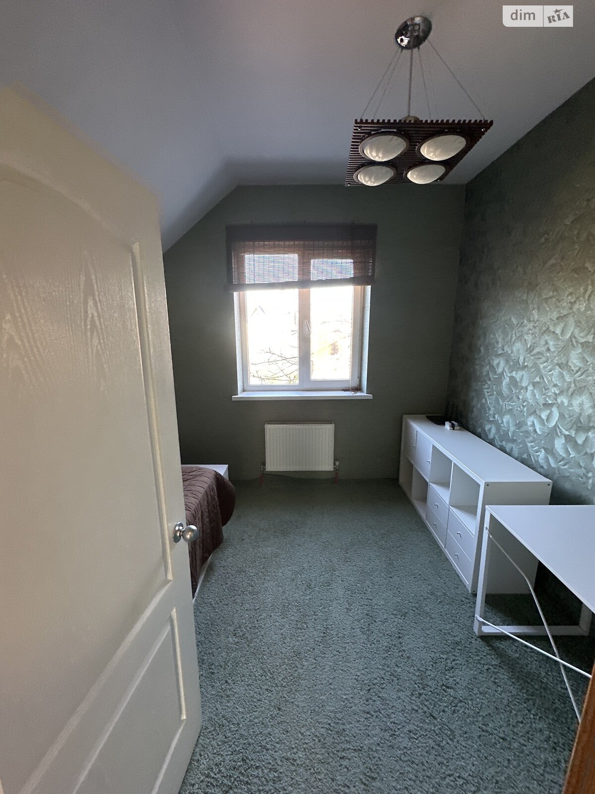 трехэтажный дом, 250 кв. м, кирпич. Сдается помесячно в Подгорцах фото 1 трехэтажный дом, 250 кв. м, кирпич. Сдается помесячно в Подгорцах фото 1