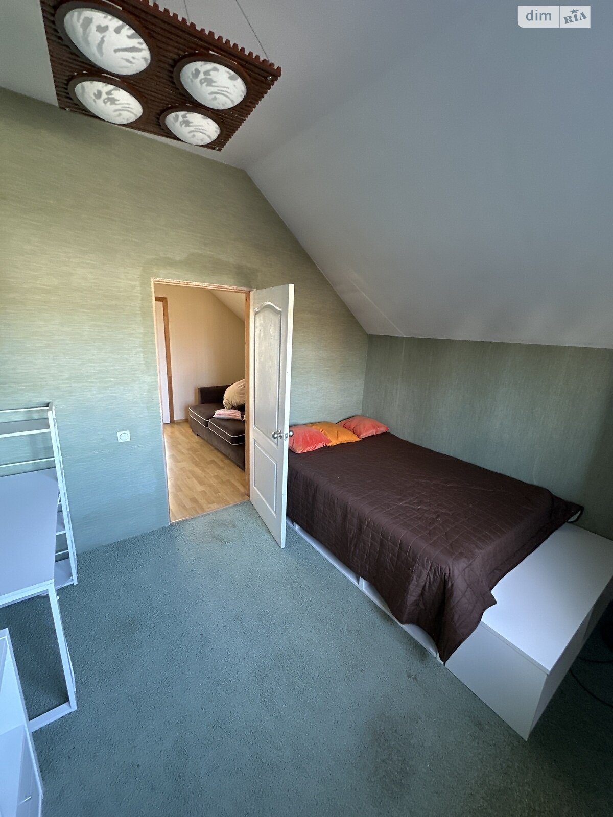 трехэтажный дом, 250 кв. м, кирпич. Сдается помесячно в Подгорцах фото 1 трехэтажный дом, 250 кв. м, кирпич. Сдается помесячно в Подгорцах фото 1