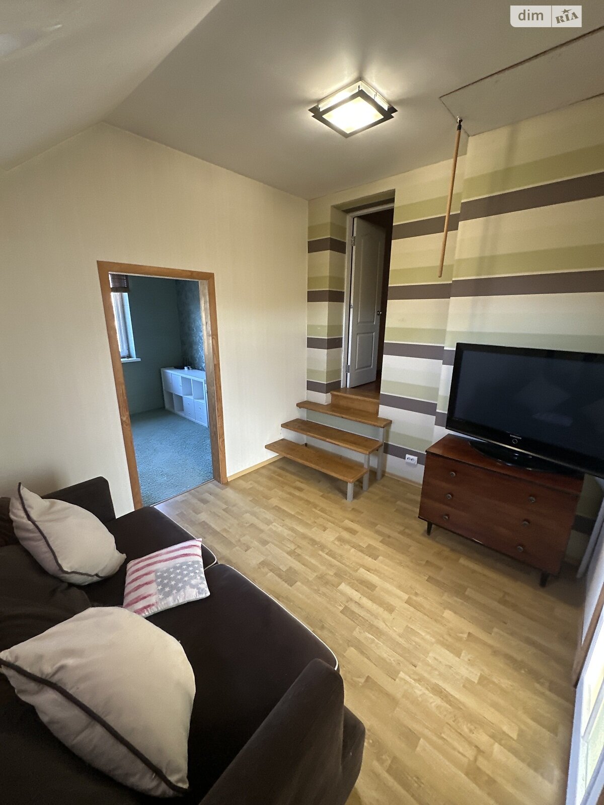 трехэтажный дом, 250 кв. м, кирпич. Сдается помесячно в Подгорцах фото 1 трехэтажный дом, 250 кв. м, кирпич. Сдается помесячно в Подгорцах фото 1