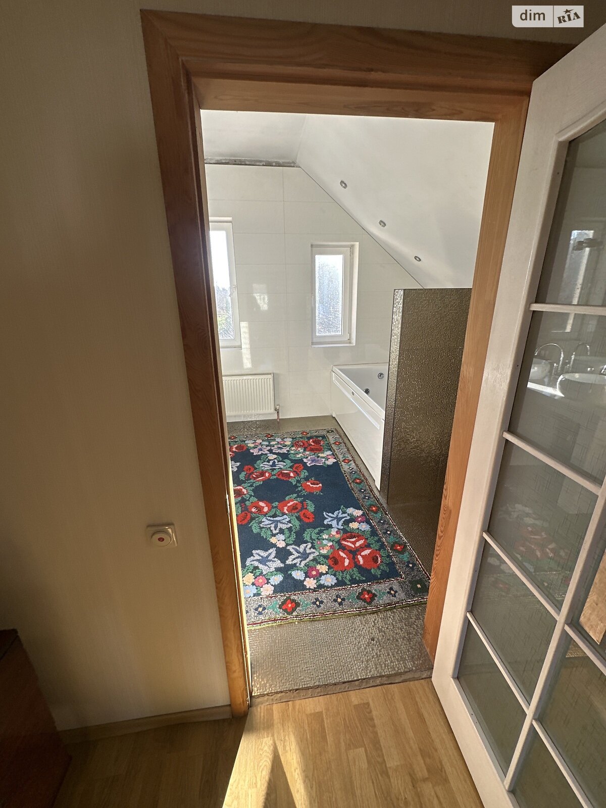 трехэтажный дом, 250 кв. м, кирпич. Сдается помесячно в Подгорцах фото 1 трехэтажный дом, 250 кв. м, кирпич. Сдается помесячно в Подгорцах фото 1