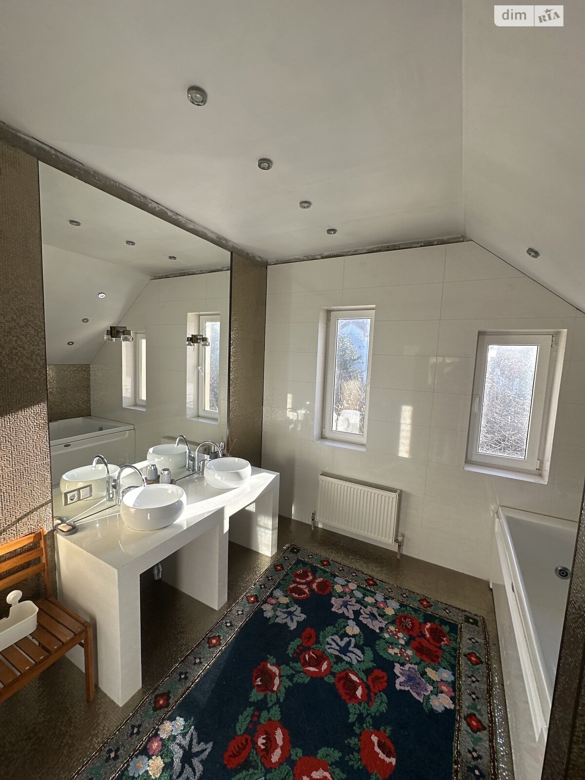 трехэтажный дом, 250 кв. м, кирпич. Сдается помесячно в Подгорцах фото 1 трехэтажный дом, 250 кв. м, кирпич. Сдается помесячно в Подгорцах фото 1