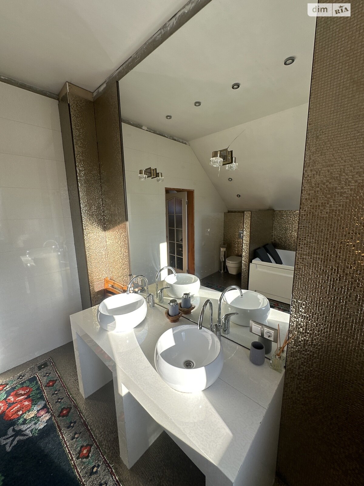 трехэтажный дом, 250 кв. м, кирпич. Сдается помесячно в Подгорцах фото 1 трехэтажный дом, 250 кв. м, кирпич. Сдается помесячно в Подгорцах фото 1