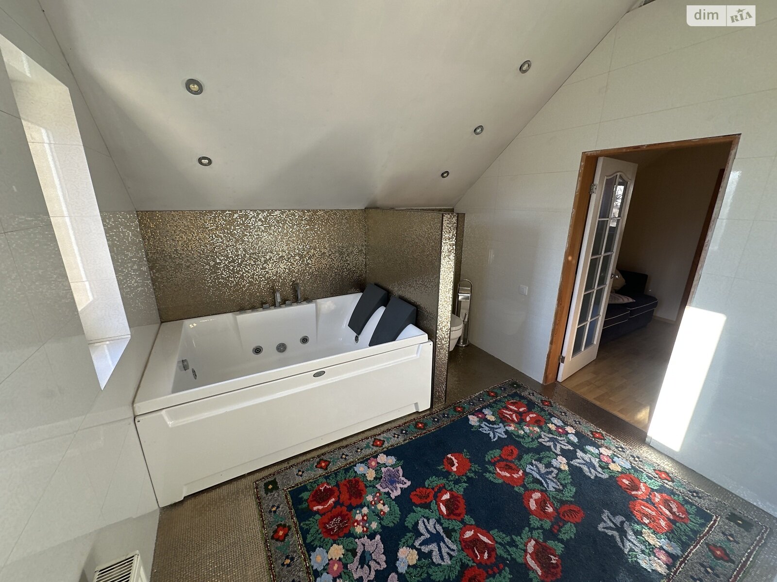 трехэтажный дом, 250 кв. м, кирпич. Сдается помесячно в Подгорцах фото 1 трехэтажный дом, 250 кв. м, кирпич. Сдается помесячно в Подгорцах фото 1