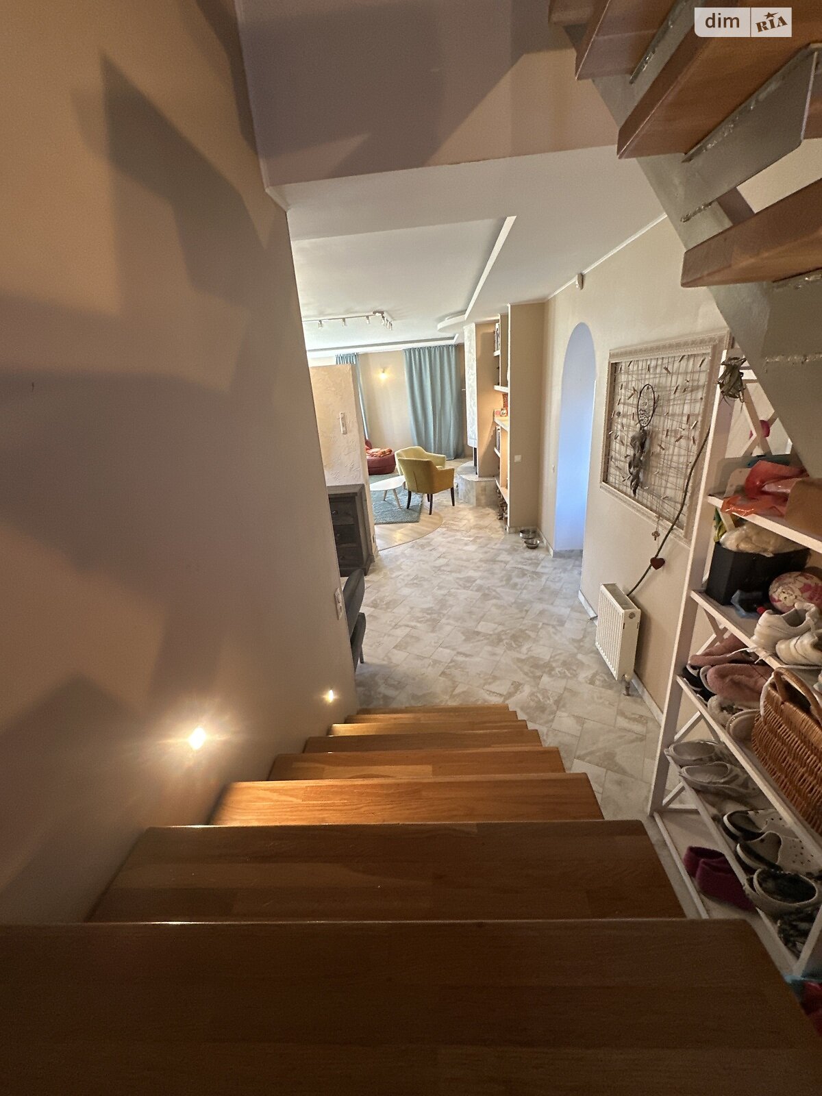 трехэтажный дом, 250 кв. м, кирпич. Сдается помесячно в Подгорцах фото 1 трехэтажный дом, 250 кв. м, кирпич. Сдается помесячно в Подгорцах фото 1