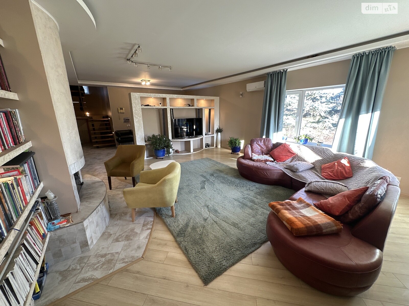 трехэтажный дом, 250 кв. м, кирпич. Сдается помесячно в Подгорцах фото 1 трехэтажный дом, 250 кв. м, кирпич. Сдается помесячно в Подгорцах фото 1