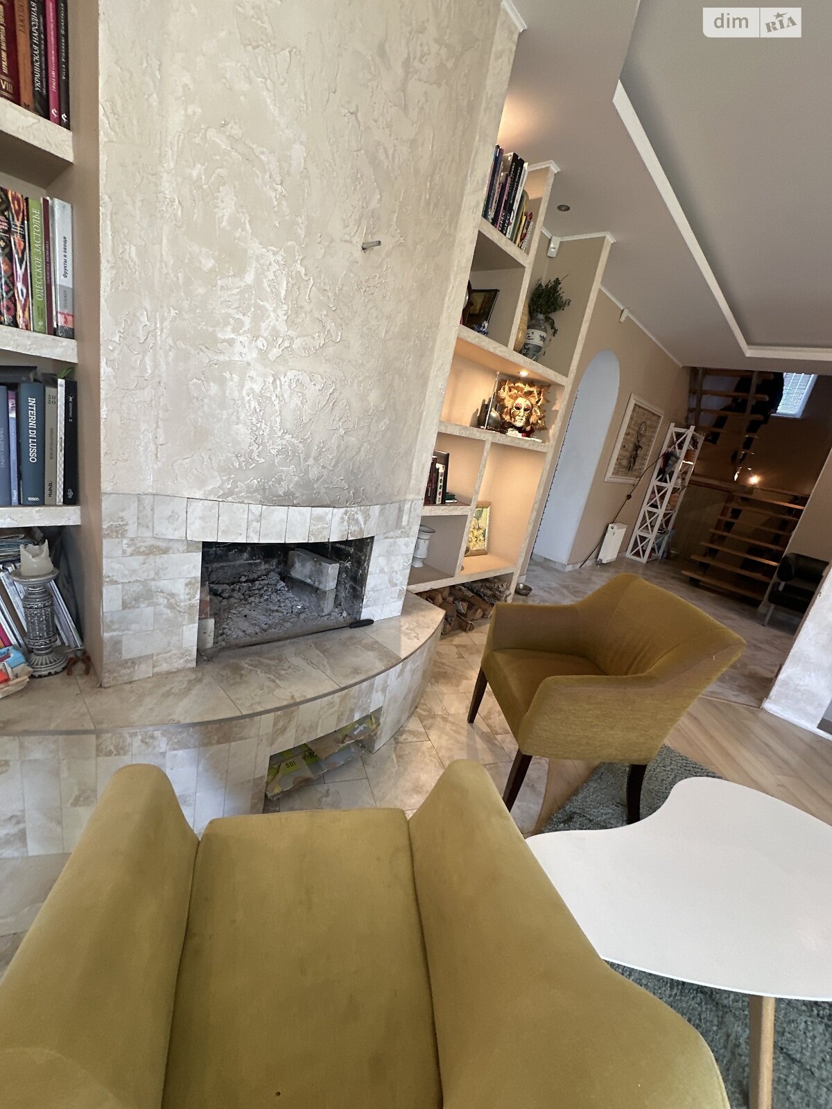 трехэтажный дом, 250 кв. м, кирпич. Сдается помесячно в Подгорцах фото 1 трехэтажный дом, 250 кв. м, кирпич. Сдается помесячно в Подгорцах фото 1