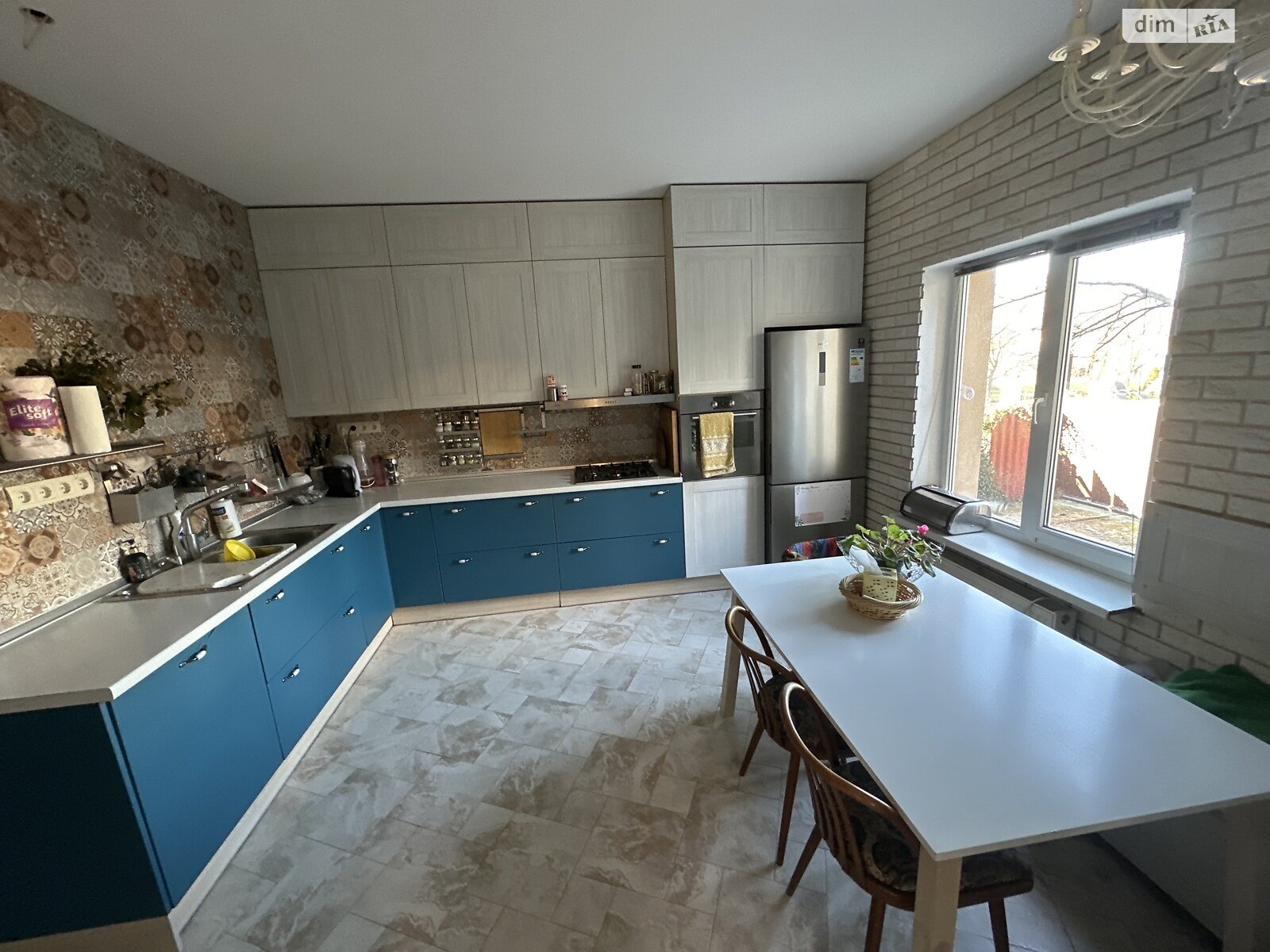 трехэтажный дом, 250 кв. м, кирпич. Сдается помесячно в Подгорцах фото 1 трехэтажный дом, 250 кв. м, кирпич. Сдается помесячно в Подгорцах фото 1