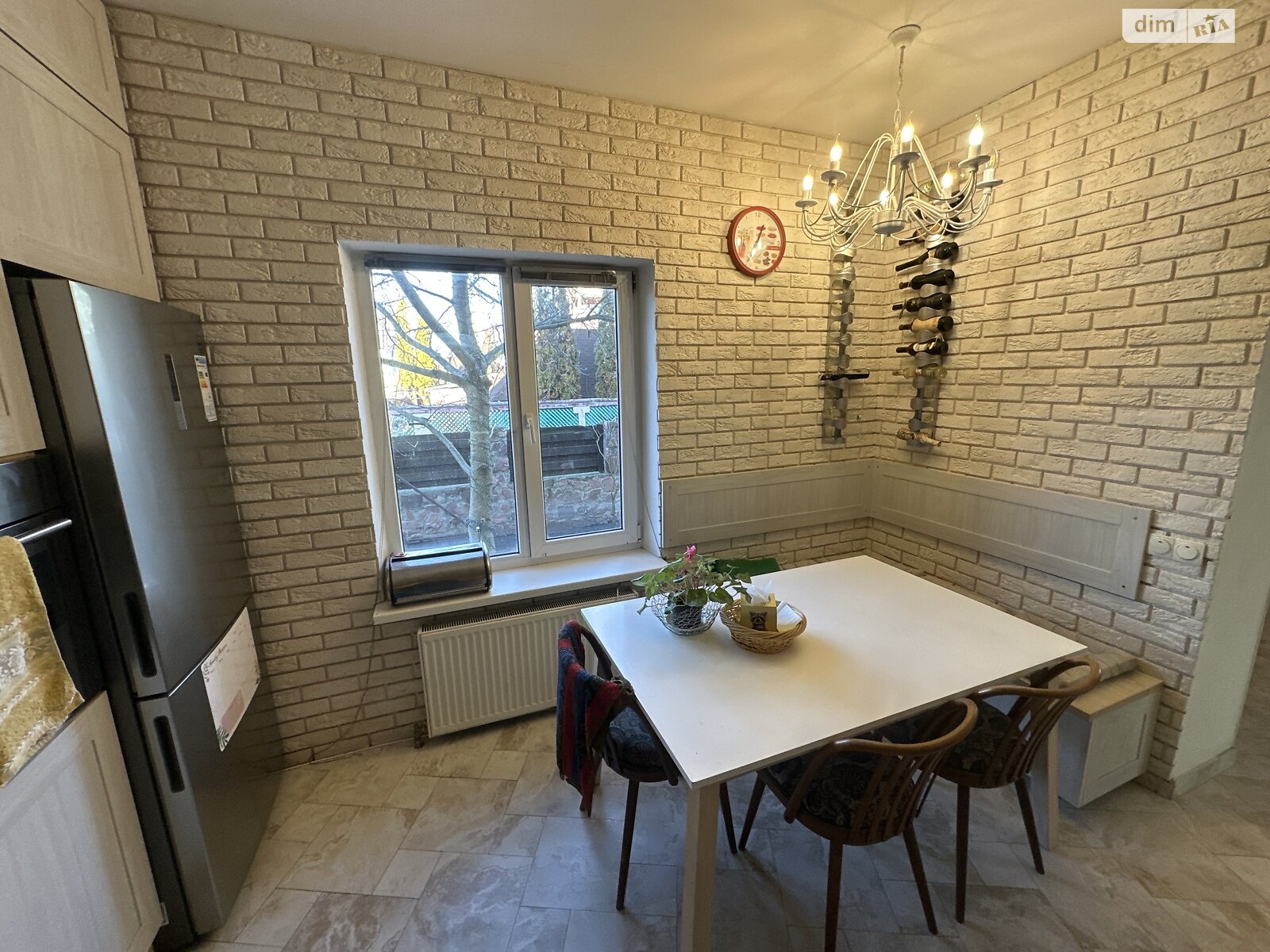 трехэтажный дом, 250 кв. м, кирпич. Сдается помесячно в Подгорцах фото 1 трехэтажный дом, 250 кв. м, кирпич. Сдается помесячно в Подгорцах фото 1