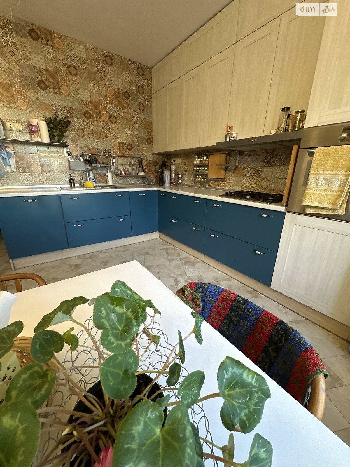 трехэтажный дом, 250 кв. м, кирпич. Сдается помесячно в Подгорцах фото 1 трехэтажный дом, 250 кв. м, кирпич. Сдается помесячно в Подгорцах фото 1