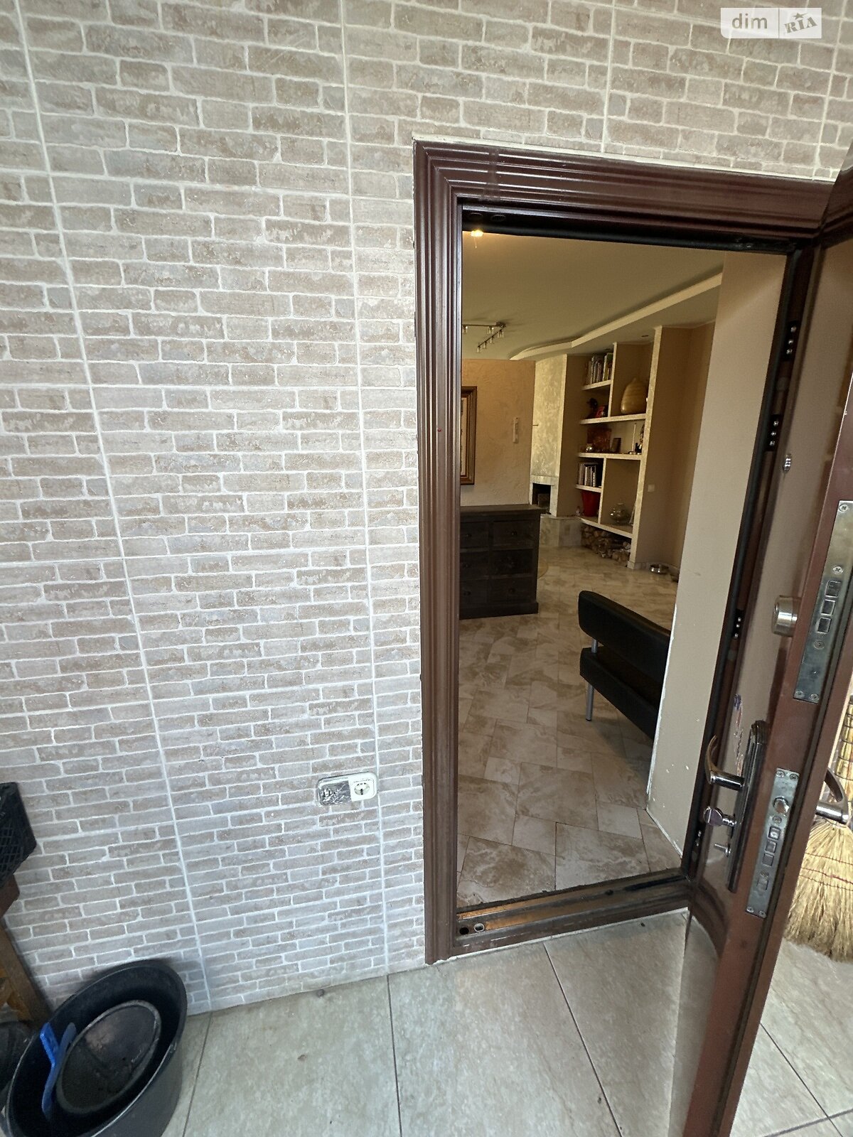 трехэтажный дом, 250 кв. м, кирпич. Сдается помесячно в Подгорцах фото 1 трехэтажный дом, 250 кв. м, кирпич. Сдается помесячно в Подгорцах фото 1