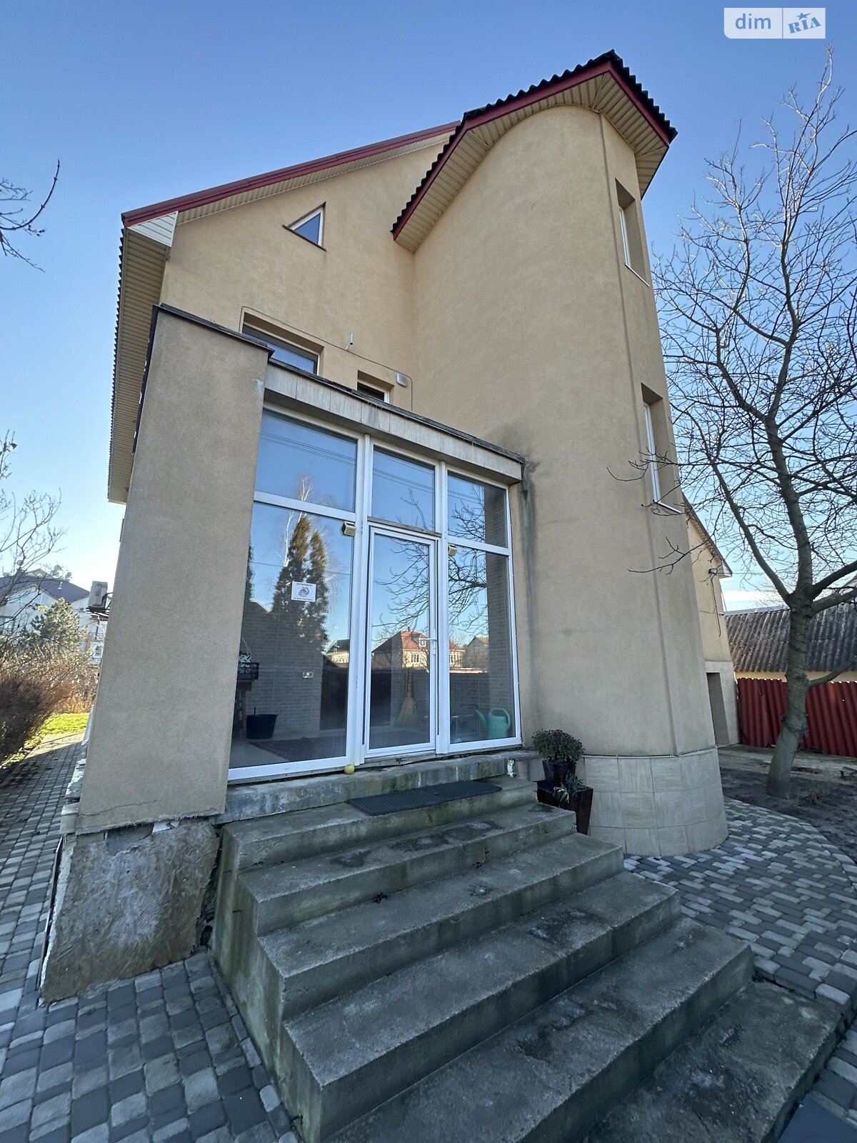 трехэтажный дом, 250 кв. м, кирпич. Сдается помесячно в Подгорцах фото 1 трехэтажный дом, 250 кв. м, кирпич. Сдается помесячно в Подгорцах фото 1