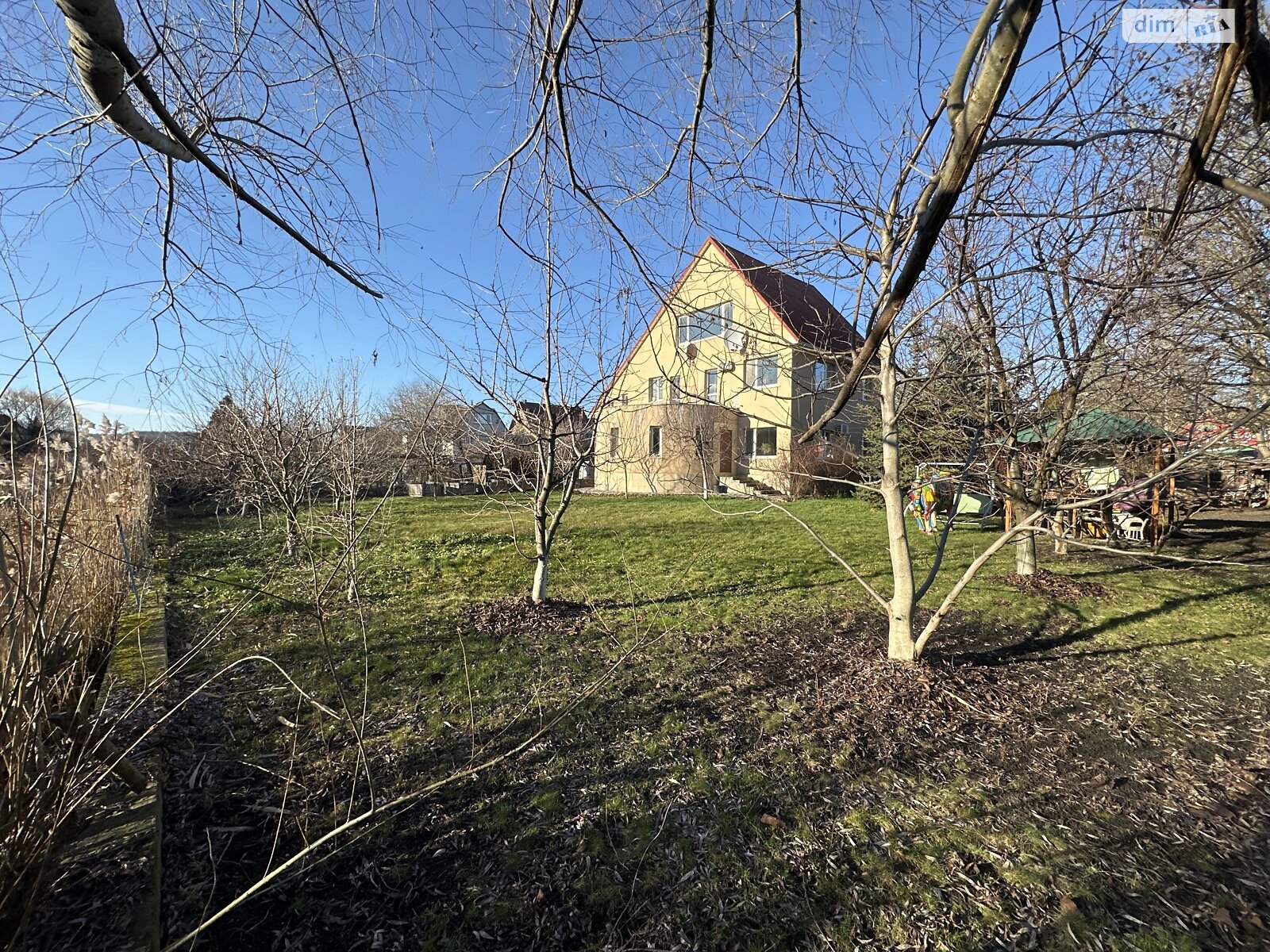 трехэтажный дом, 250 кв. м, кирпич. Сдается помесячно в Подгорцах фото 1 трехэтажный дом, 250 кв. м, кирпич. Сдается помесячно в Подгорцах фото 1