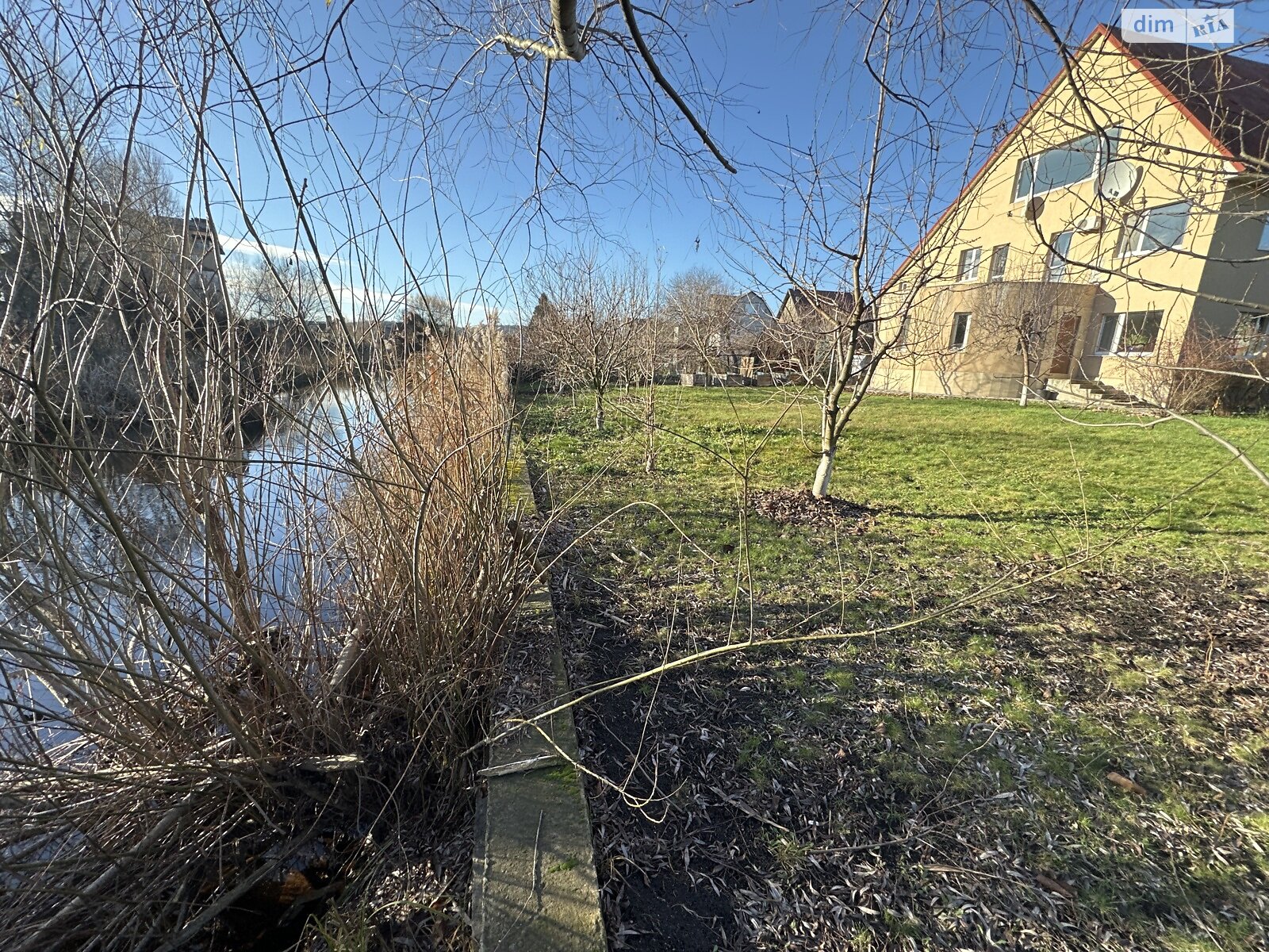 трехэтажный дом, 250 кв. м, кирпич. Сдается помесячно в Подгорцах фото 1 трехэтажный дом, 250 кв. м, кирпич. Сдается помесячно в Подгорцах фото 1