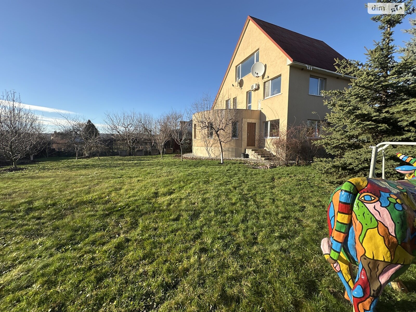 трехэтажный дом, 250 кв. м, кирпич. Сдается помесячно в Подгорцах фото 1 трехэтажный дом, 250 кв. м, кирпич. Сдается помесячно в Подгорцах фото 1