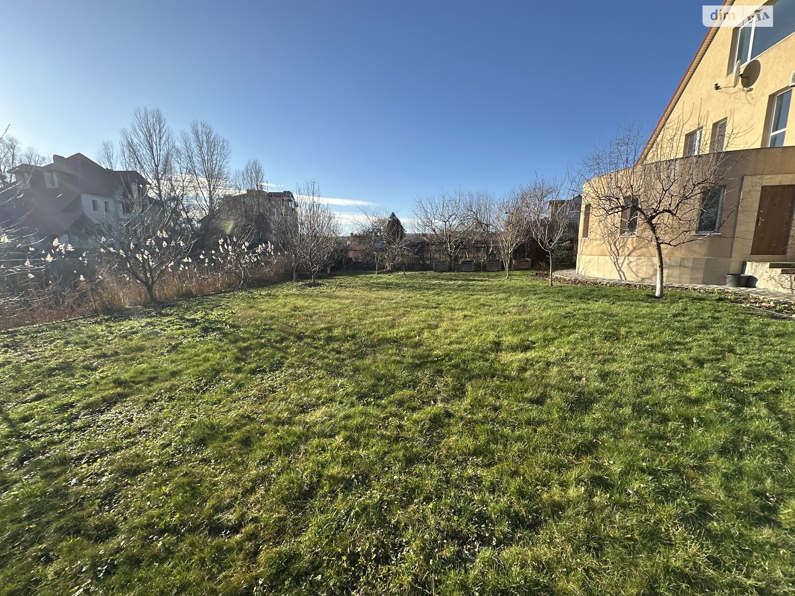 трехэтажный дом, 250 кв. м, кирпич. Сдается помесячно в Подгорцах фото 1 трехэтажный дом, 250 кв. м, кирпич. Сдается помесячно в Подгорцах фото 1