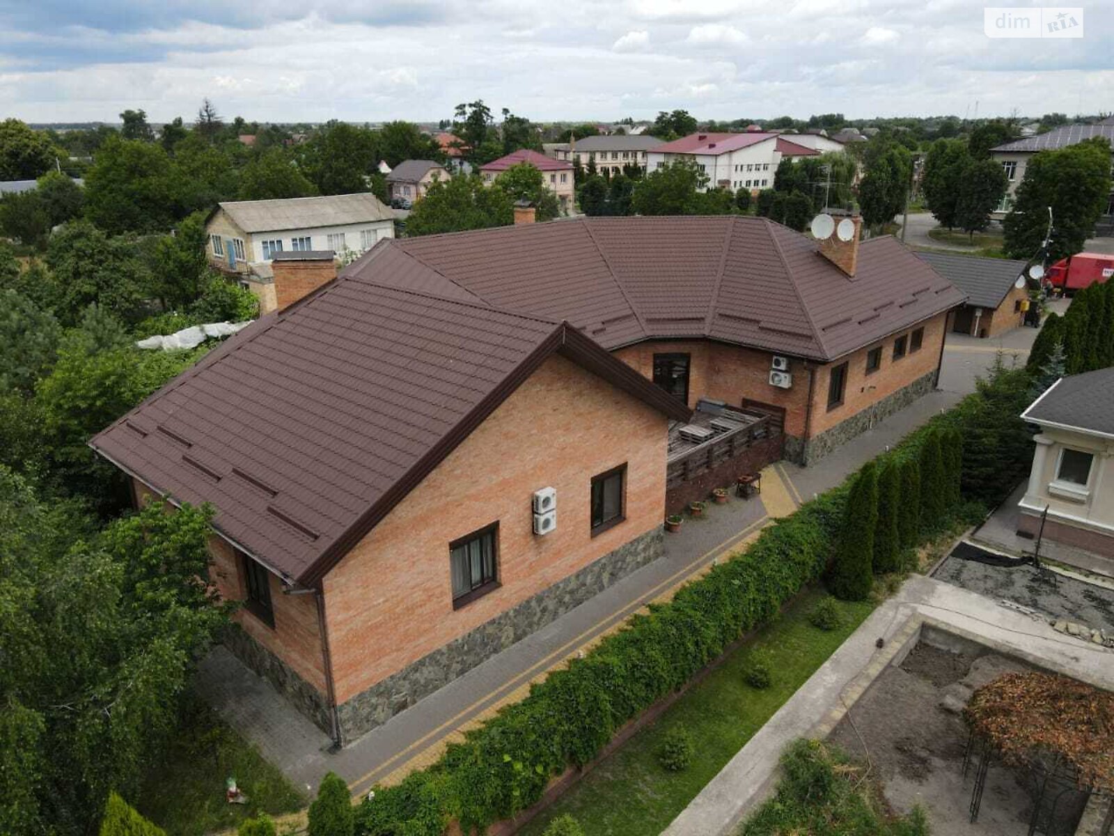 одноэтажный дом с гаражом, 460 кв. м, кирпич. Сдается помесячно в Погребах фото 1 одноэтажный дом с гаражом, 460 кв. м, кирпич. Сдается помесячно в Погребах фото 1