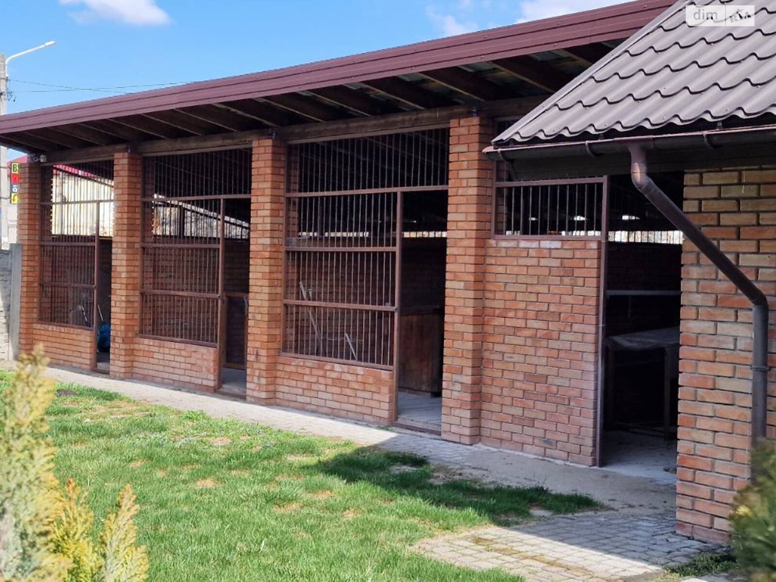 одноэтажный дом с гаражом, 460 кв. м, кирпич. Сдается помесячно в Погребах фото 1 одноэтажный дом с гаражом, 460 кв. м, кирпич. Сдается помесячно в Погребах фото 1